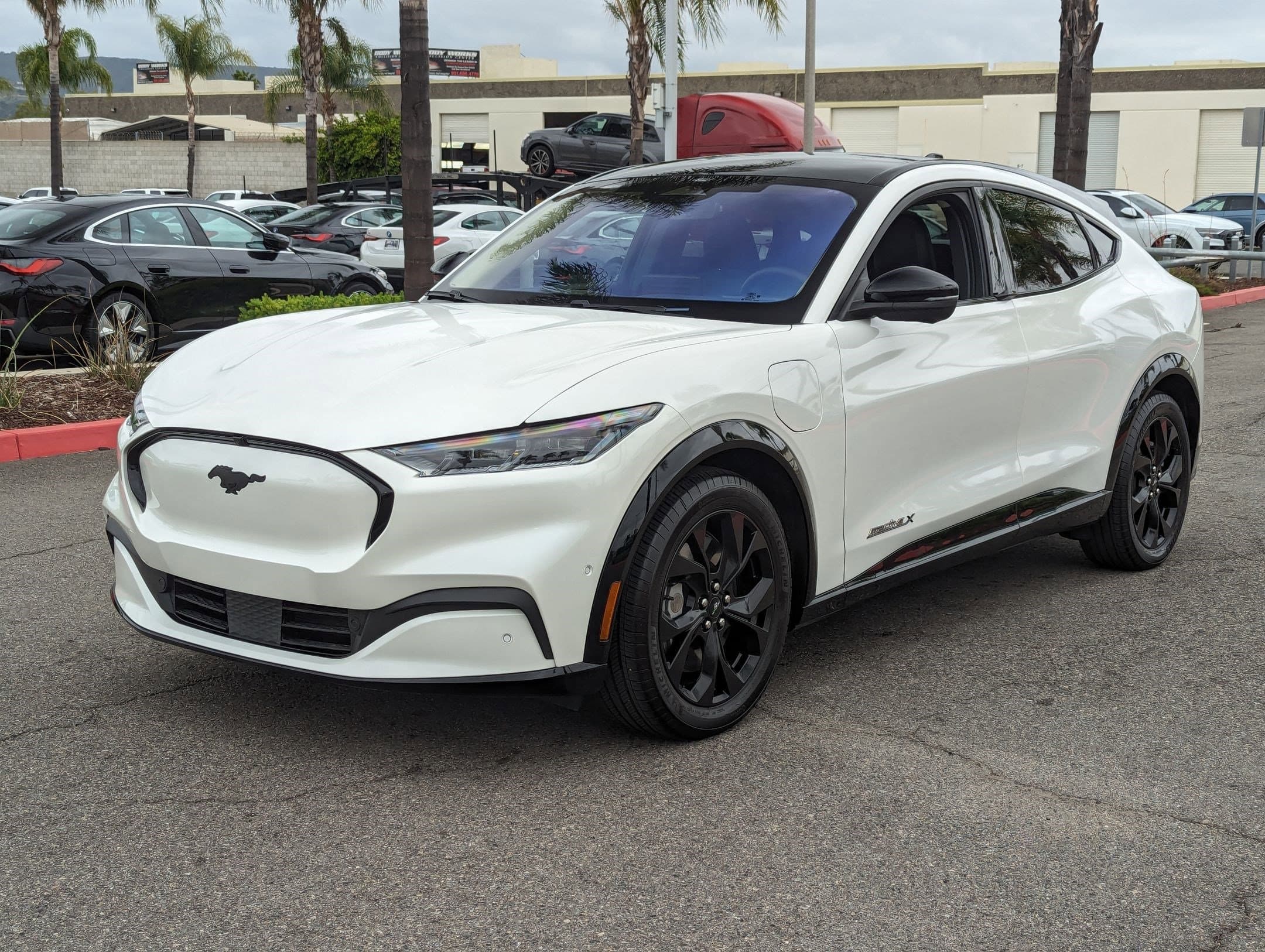 Vehicle photo 3