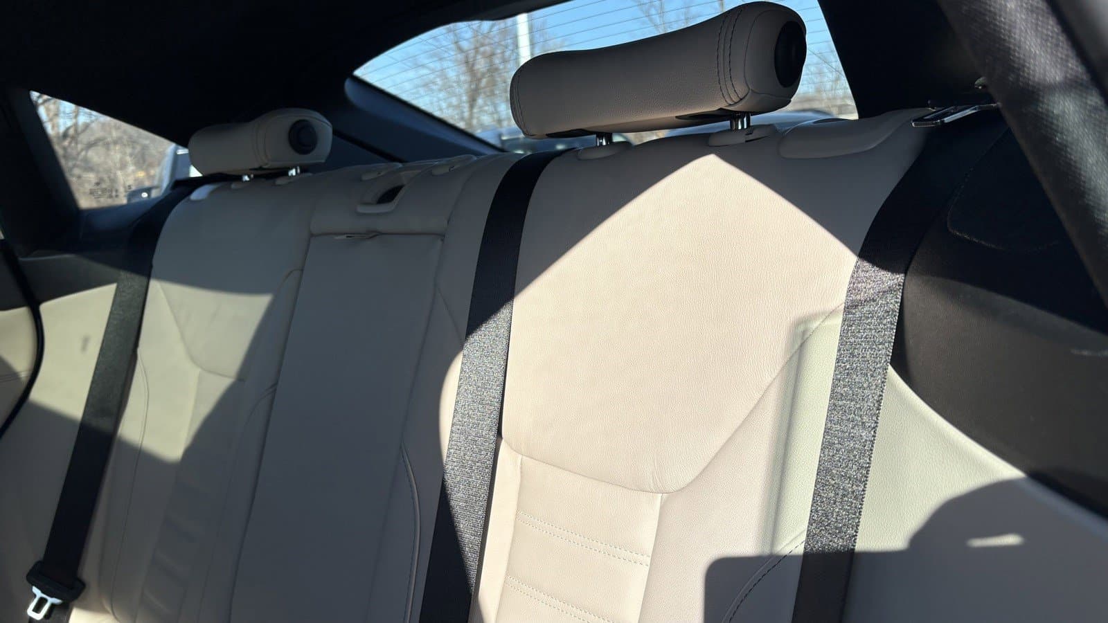Vehicle photo 28