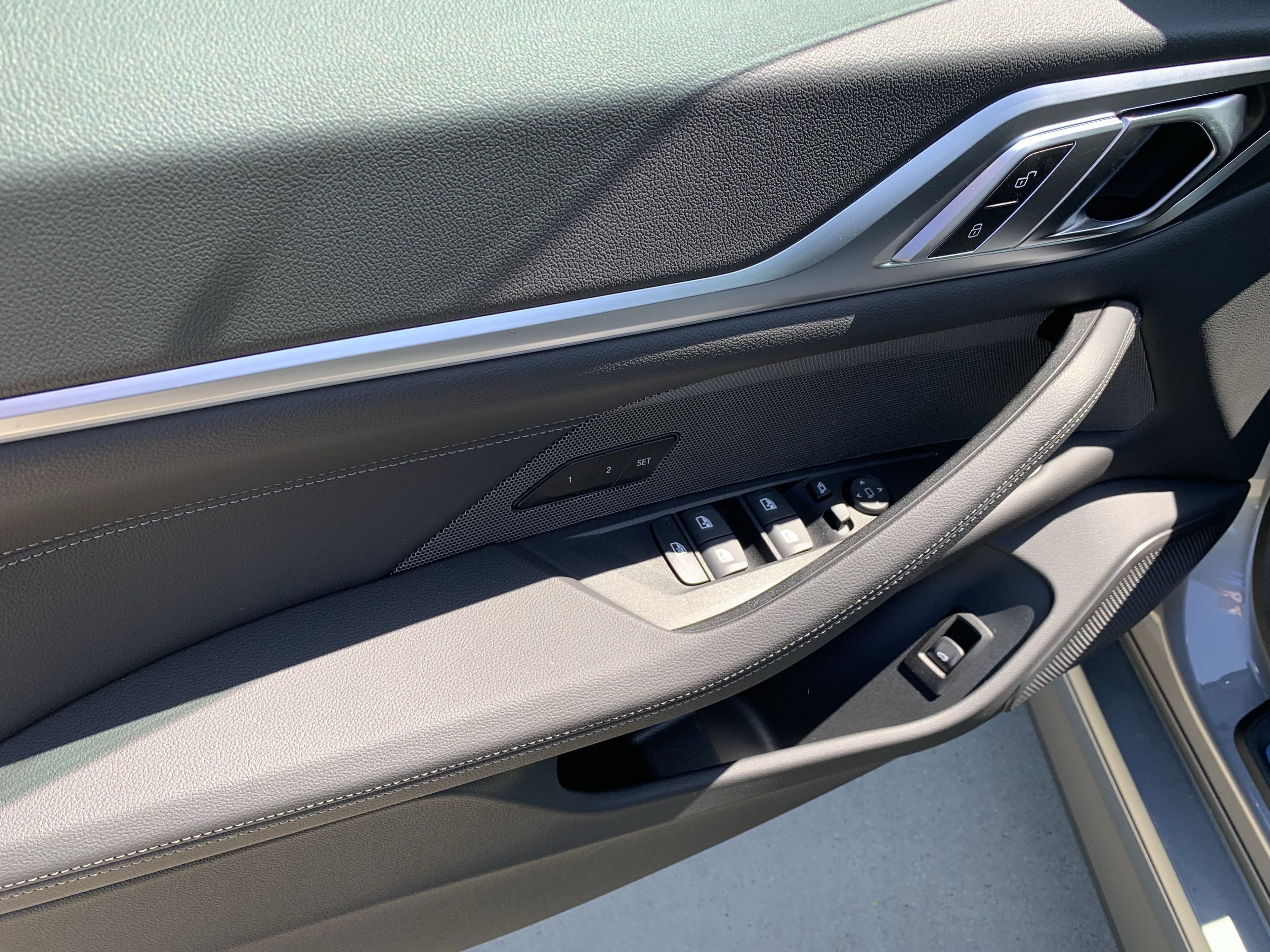 Vehicle photo 11