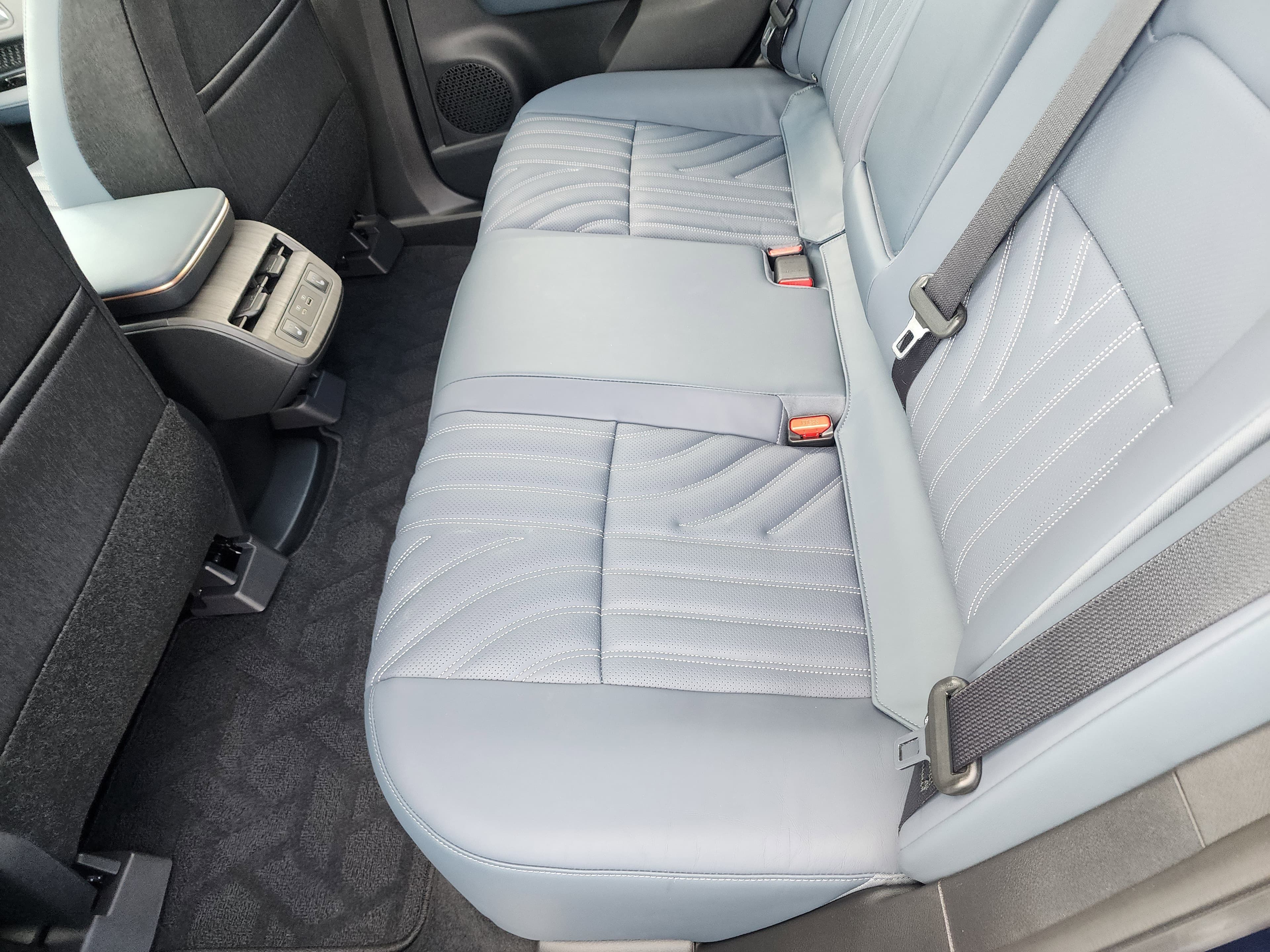Vehicle photo 13