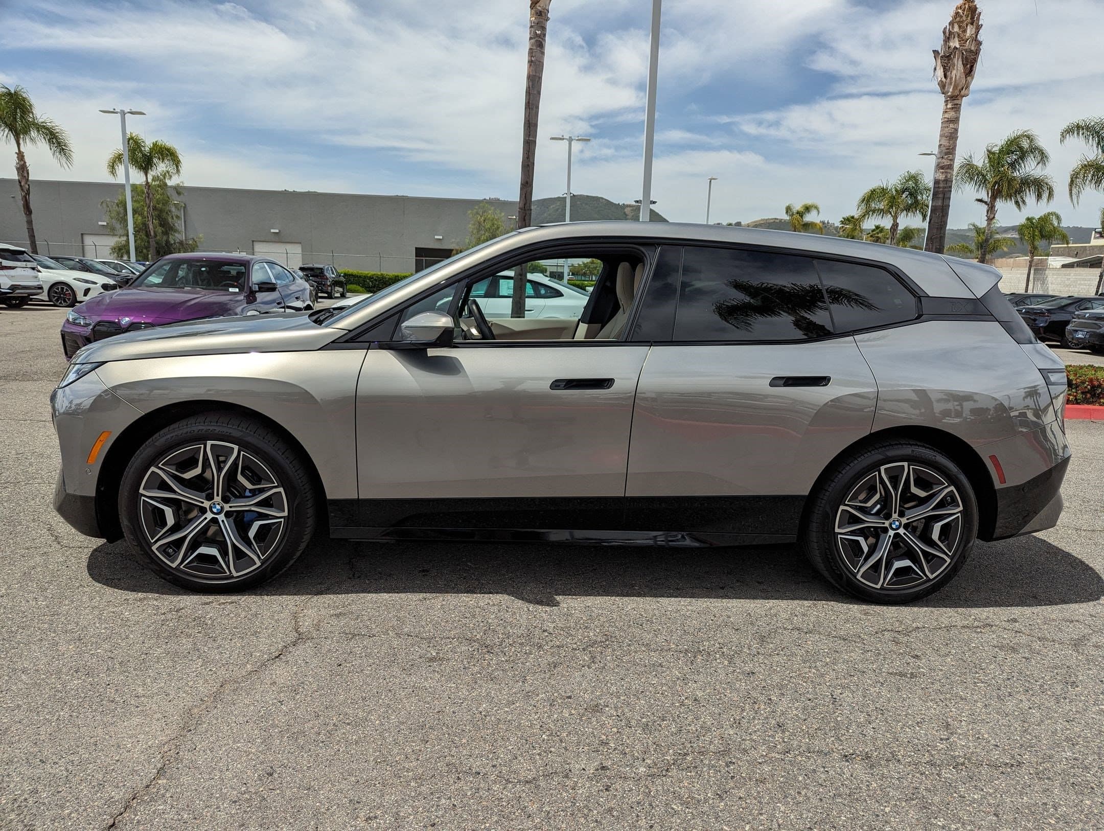 Vehicle photo 5