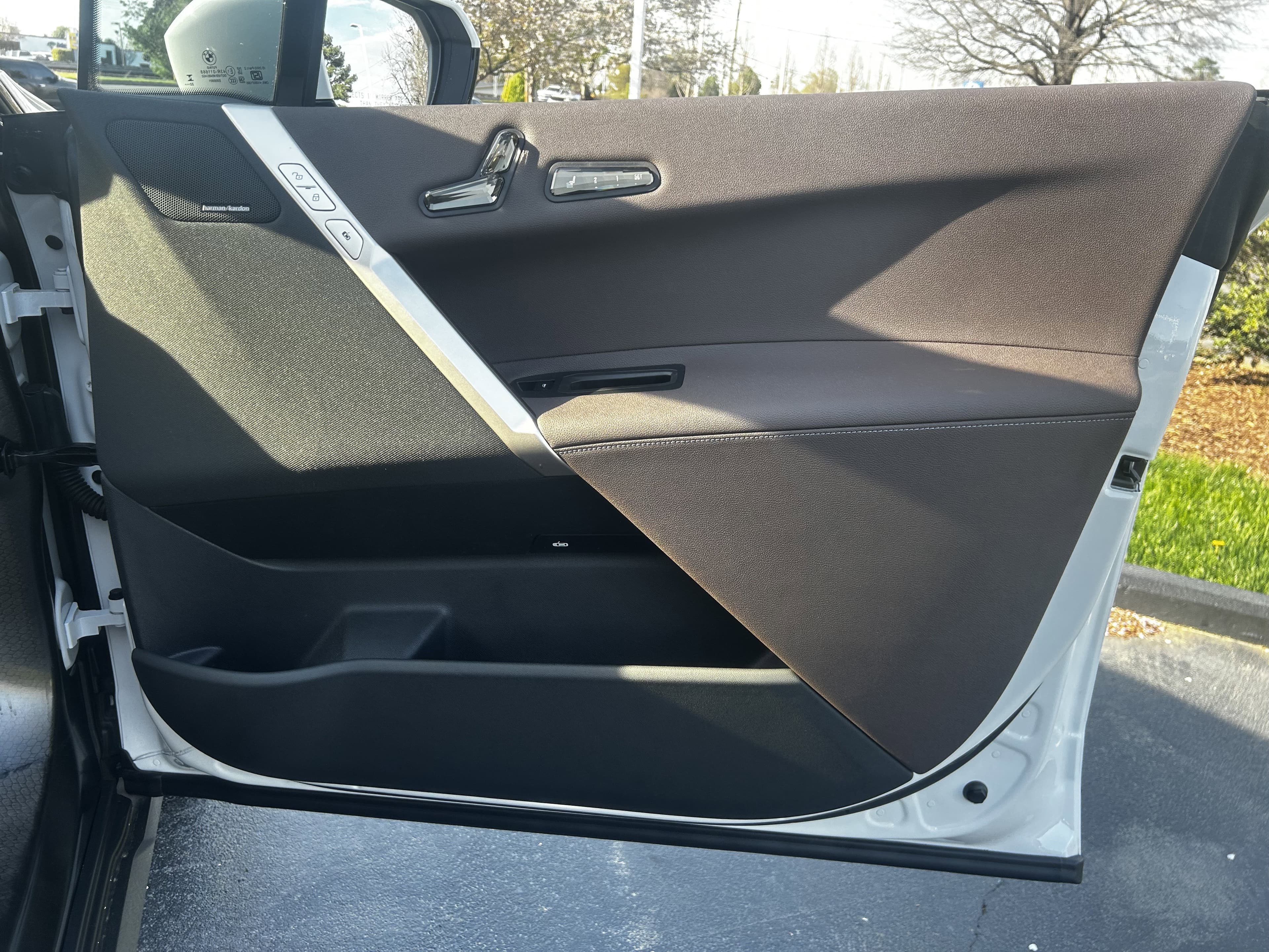 Vehicle photo 32