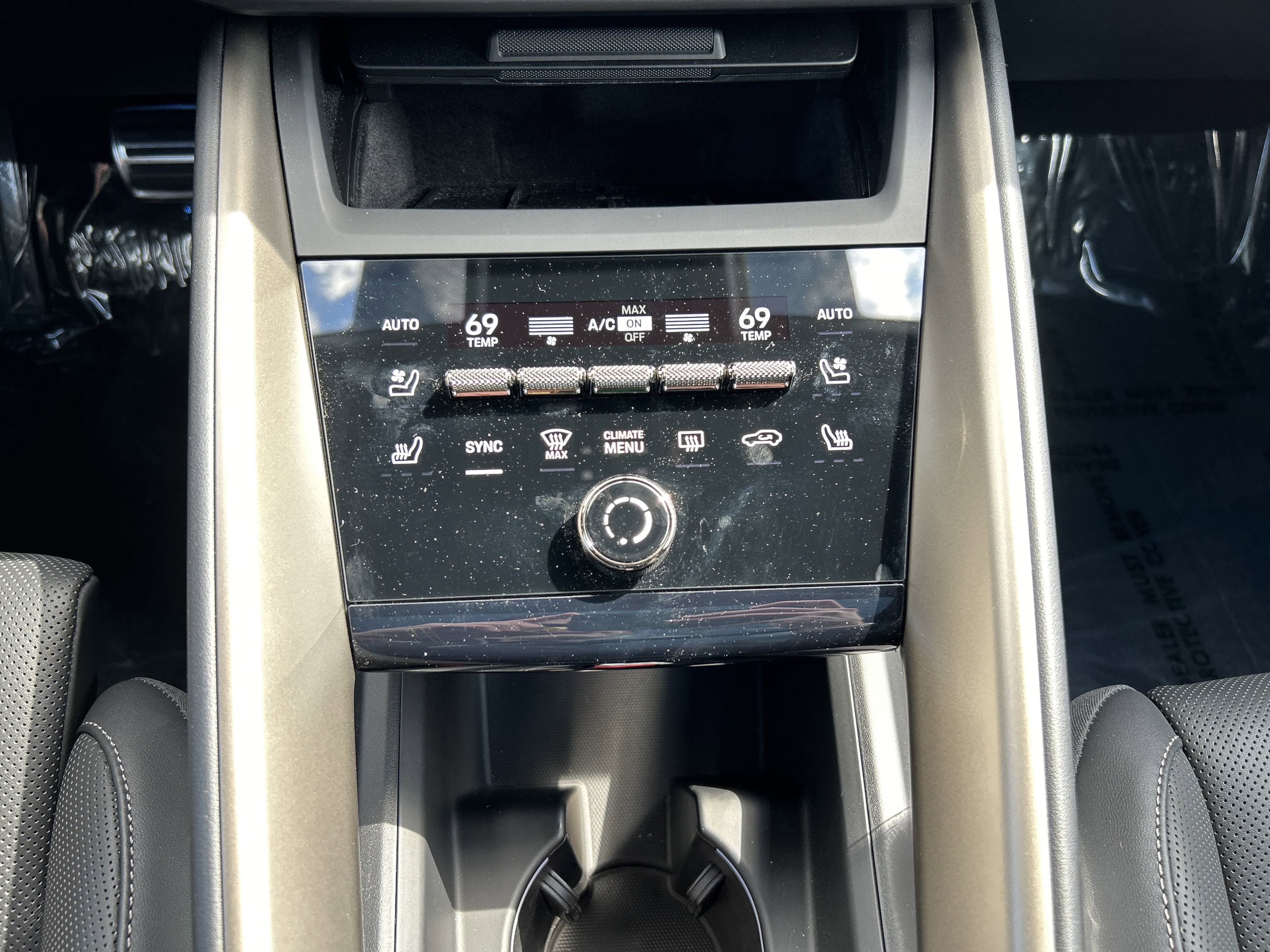 Vehicle photo 23