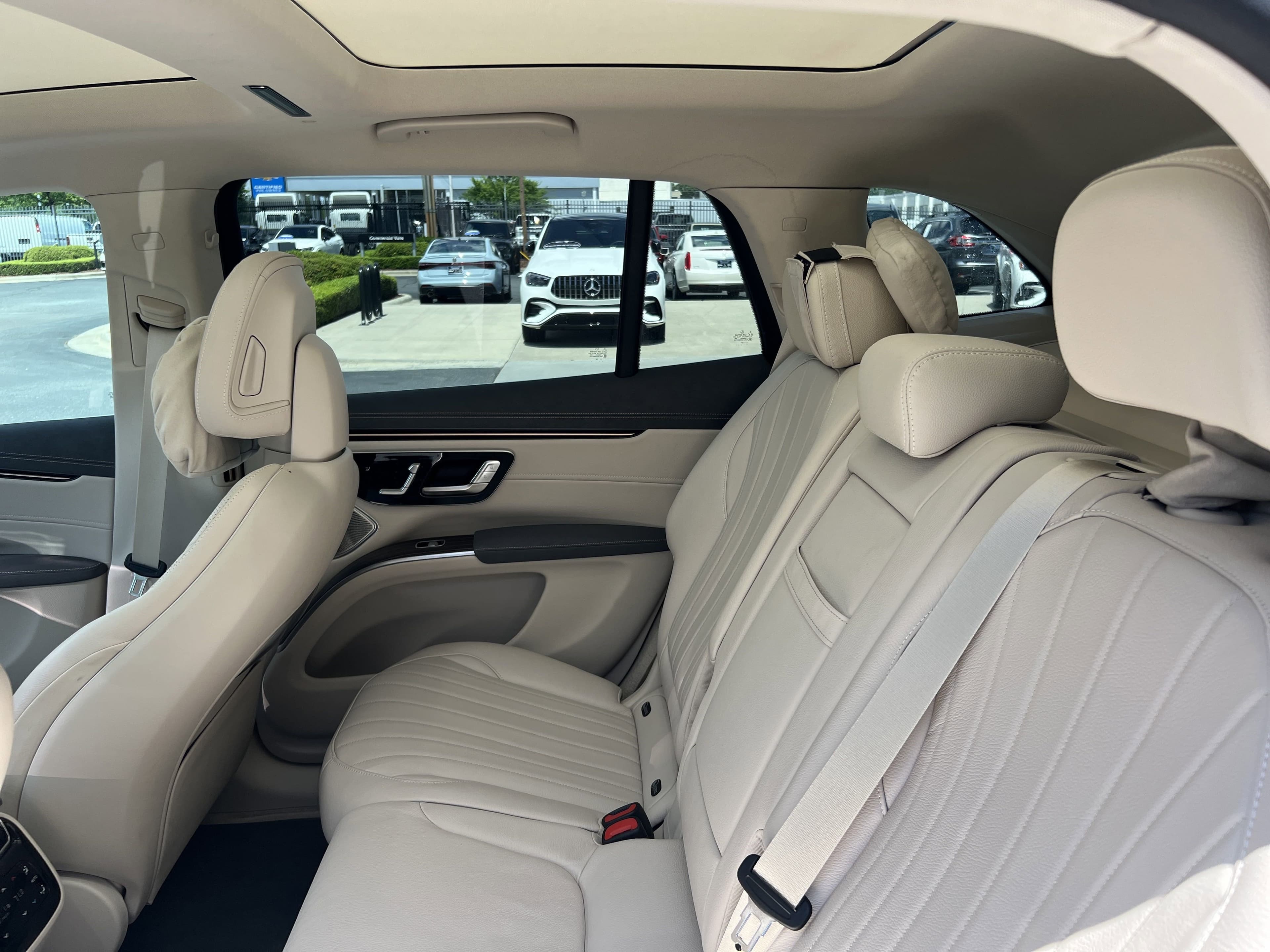 Vehicle photo 30