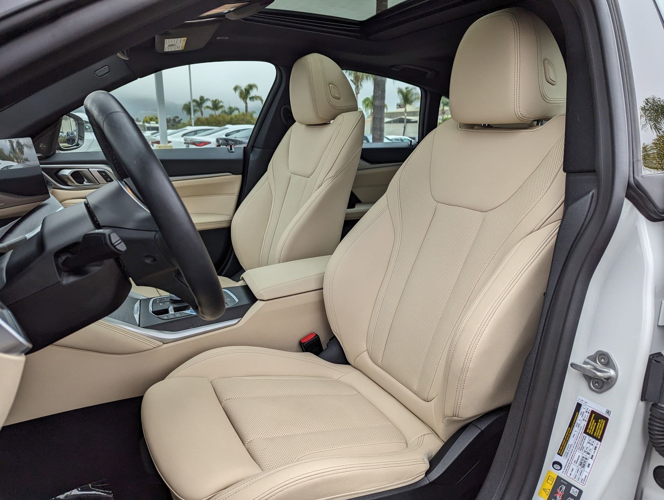 Vehicle photo 14