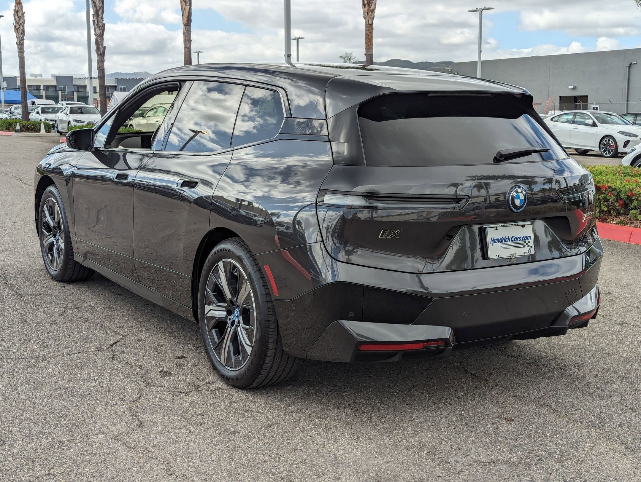Vehicle photo 6