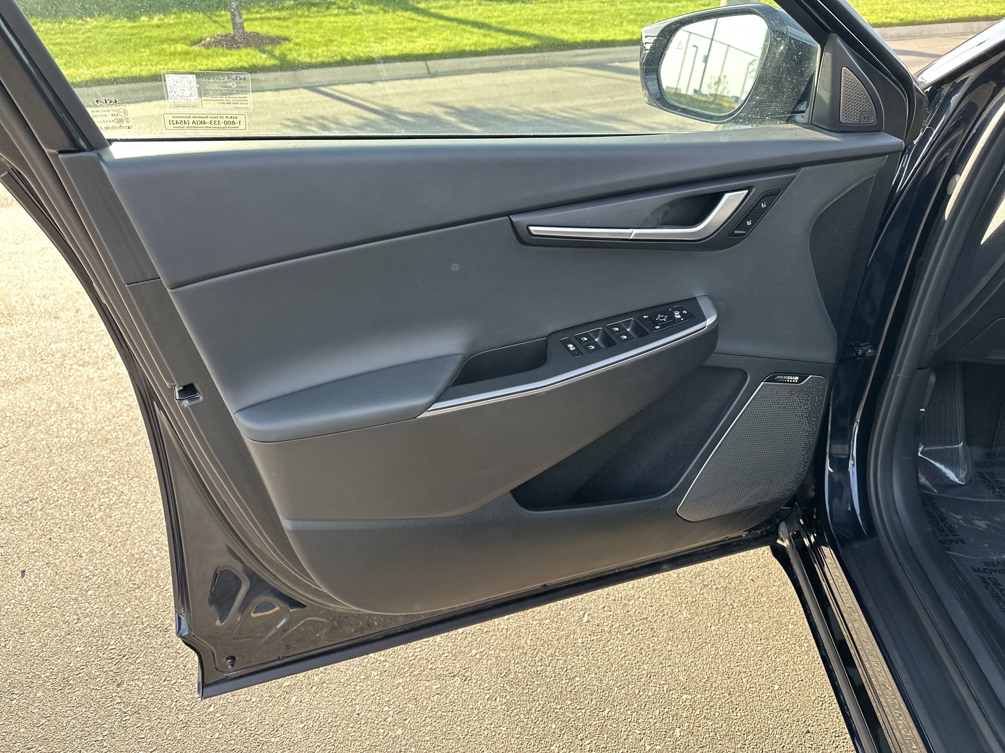 Vehicle photo 13