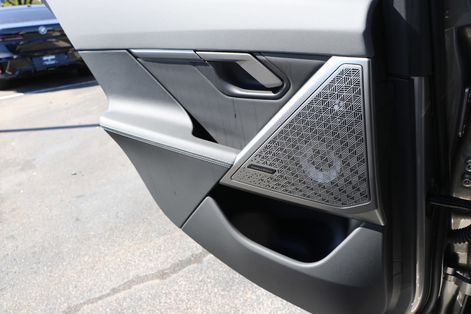 Vehicle photo 31