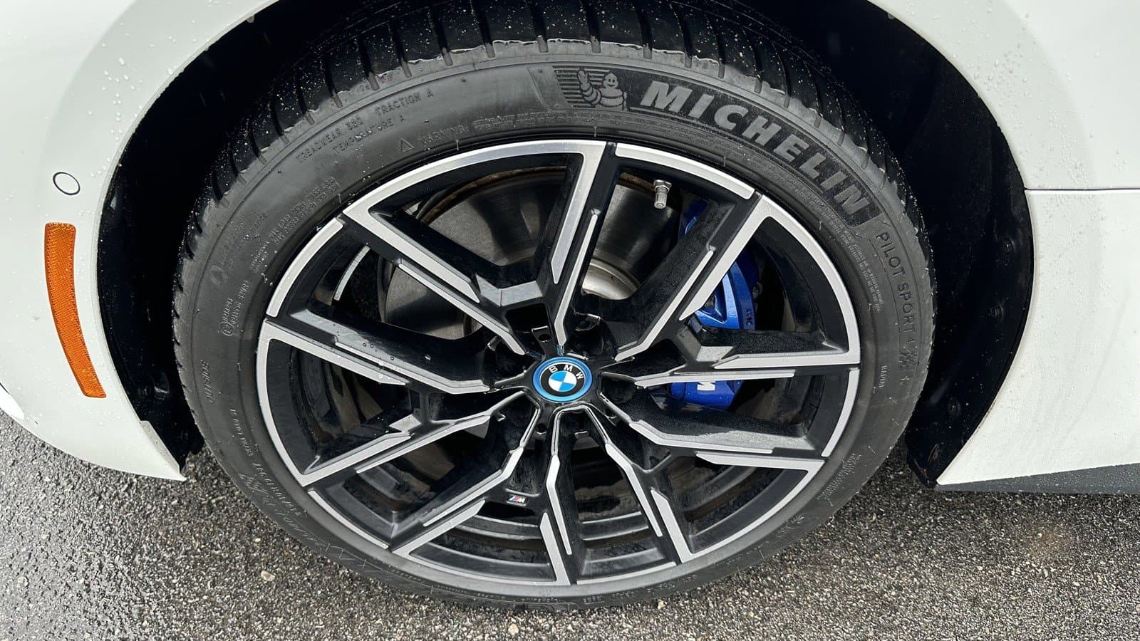 Vehicle photo 10
