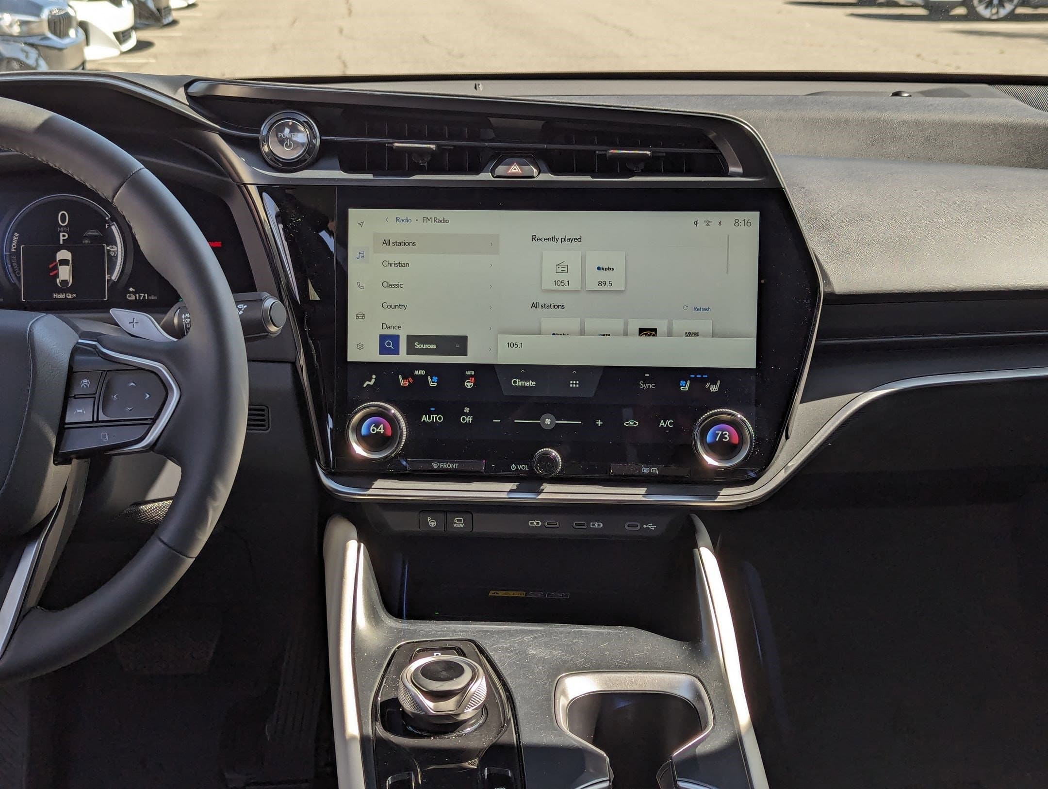 Vehicle photo 27