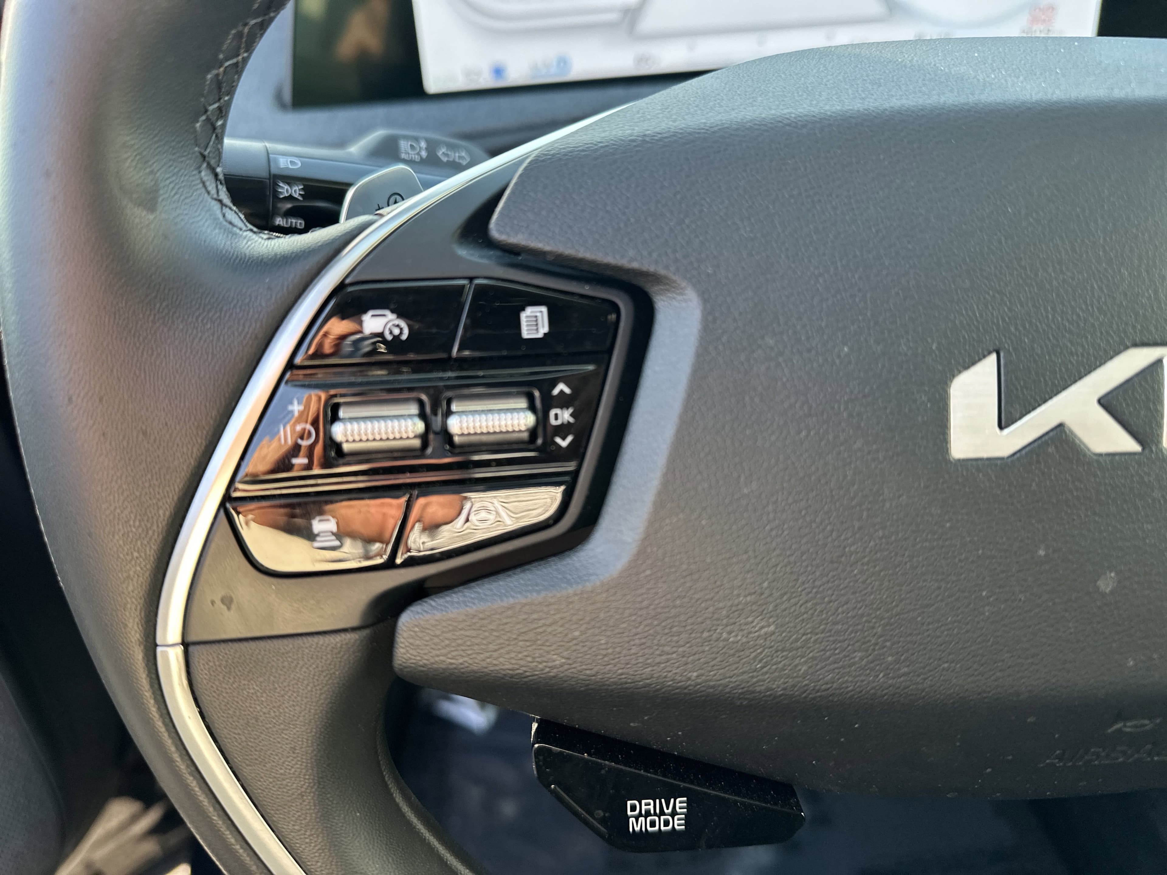 Vehicle photo 20