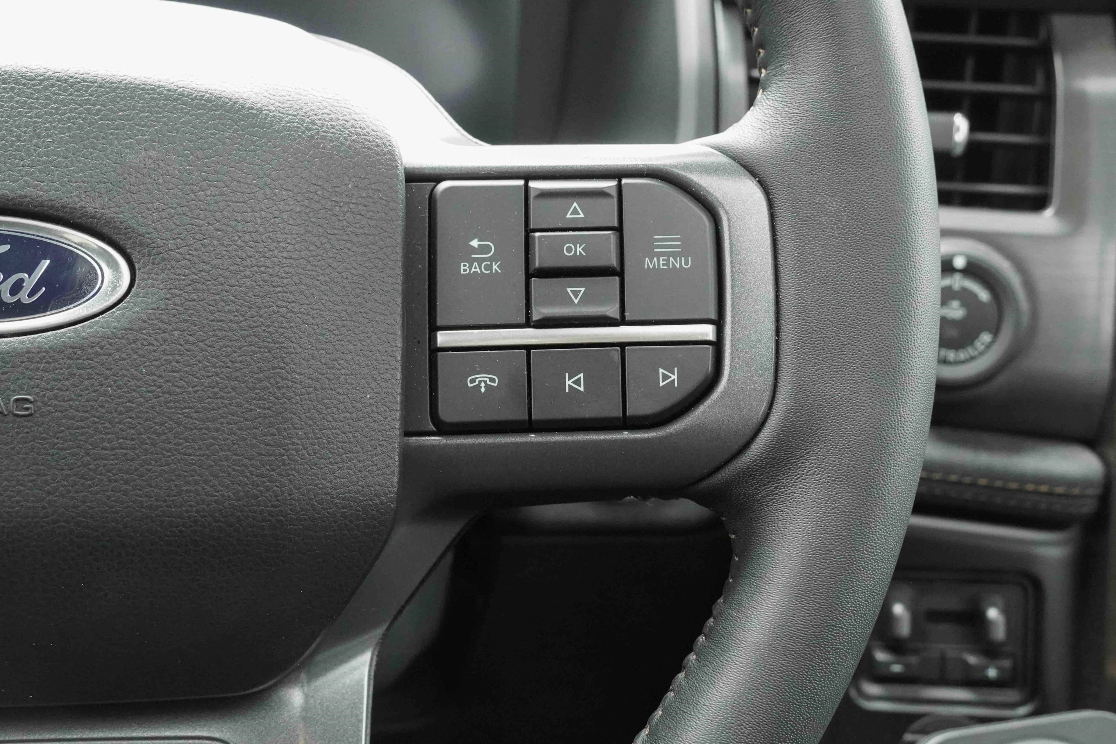 Vehicle photo 18