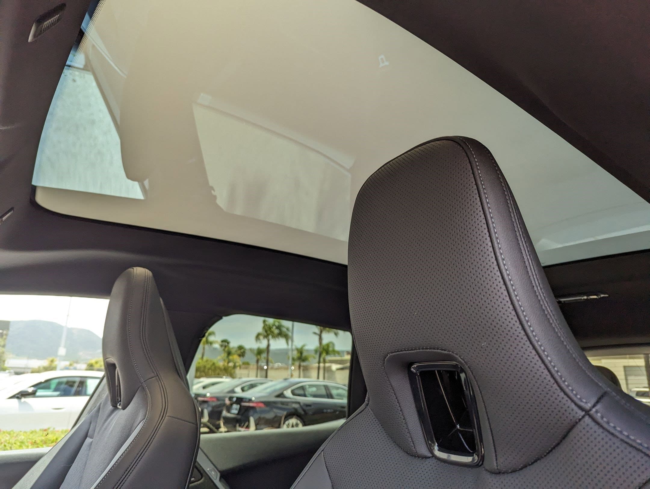 Vehicle photo 27