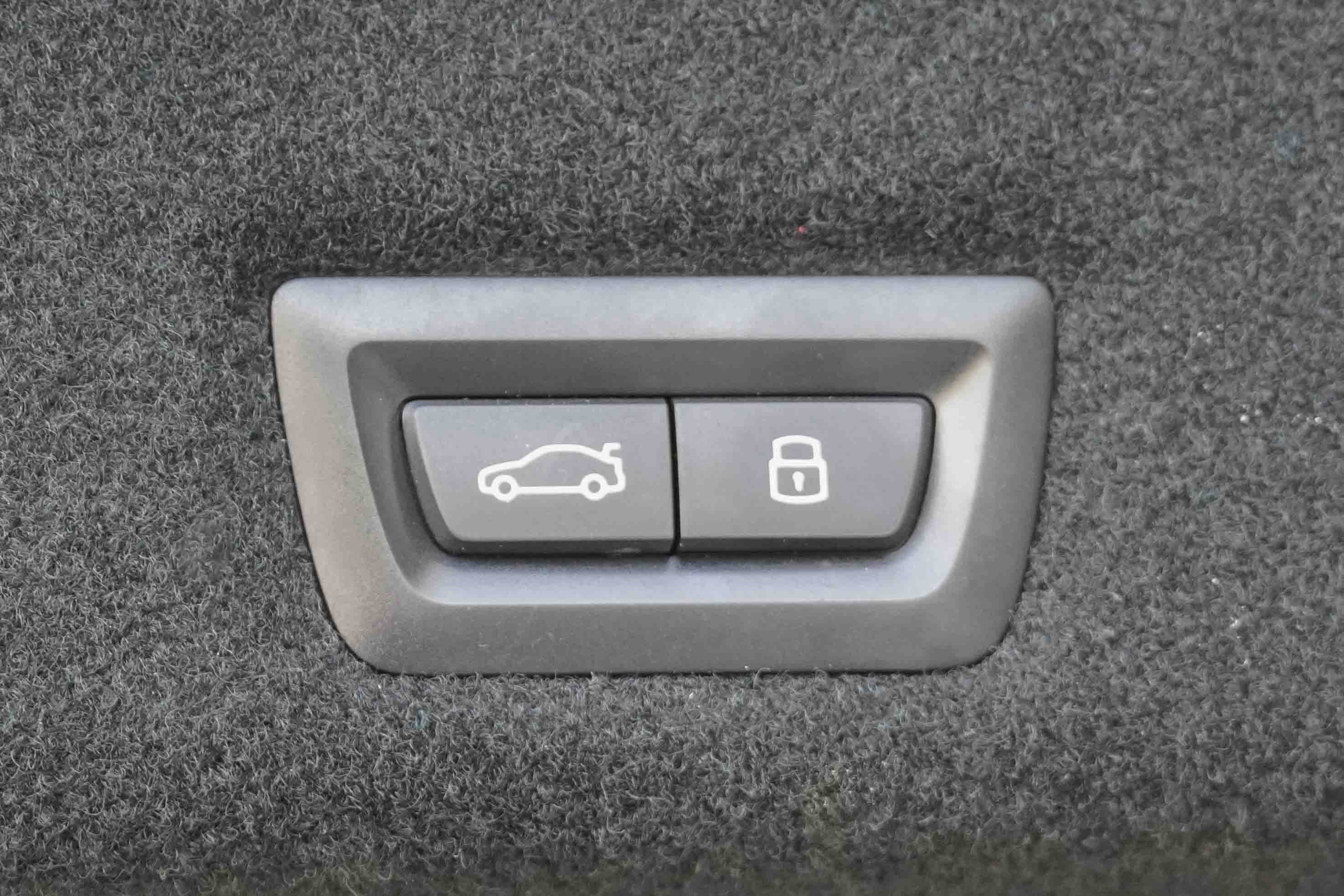 Vehicle photo 22