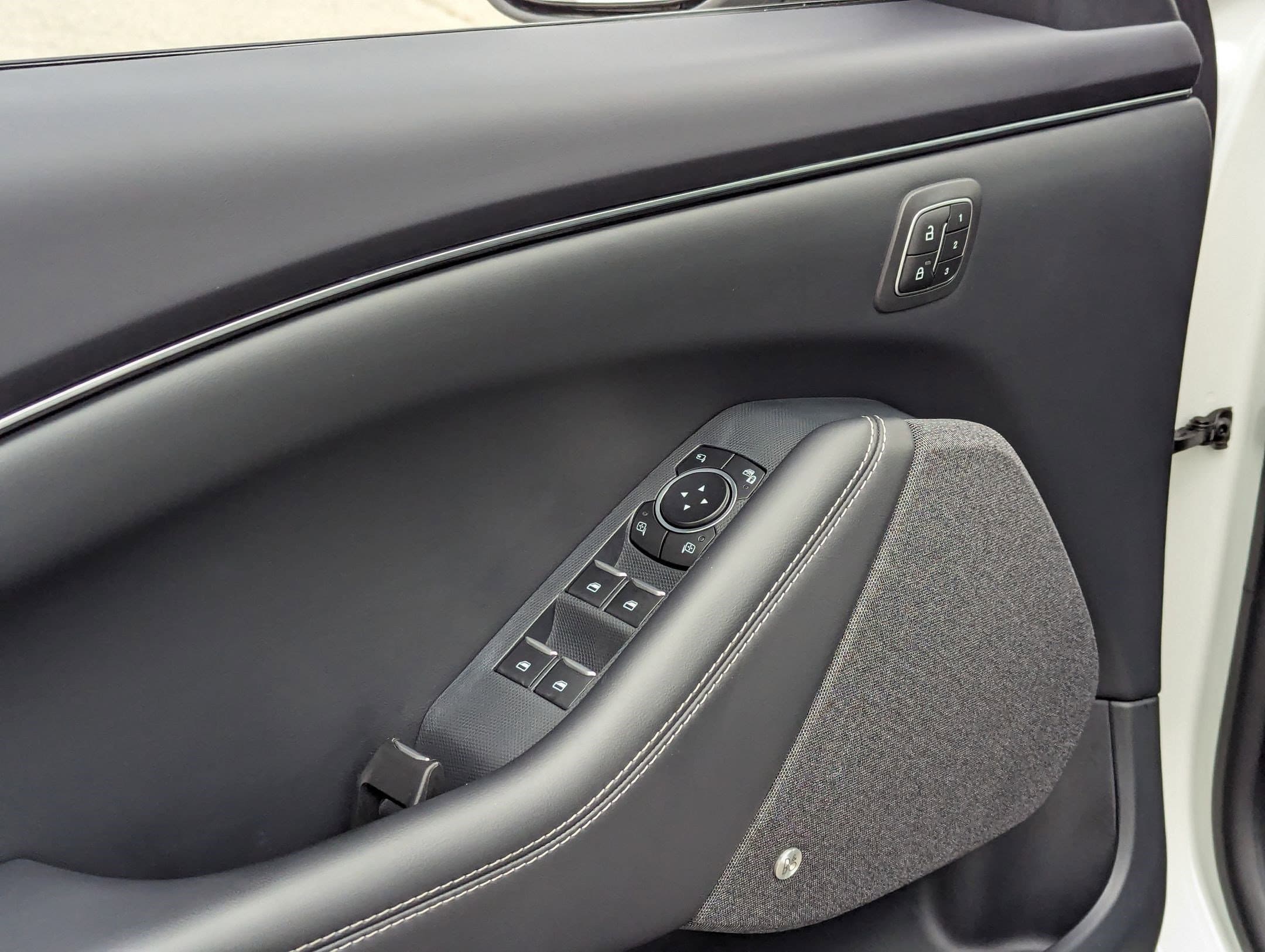 Vehicle photo 13