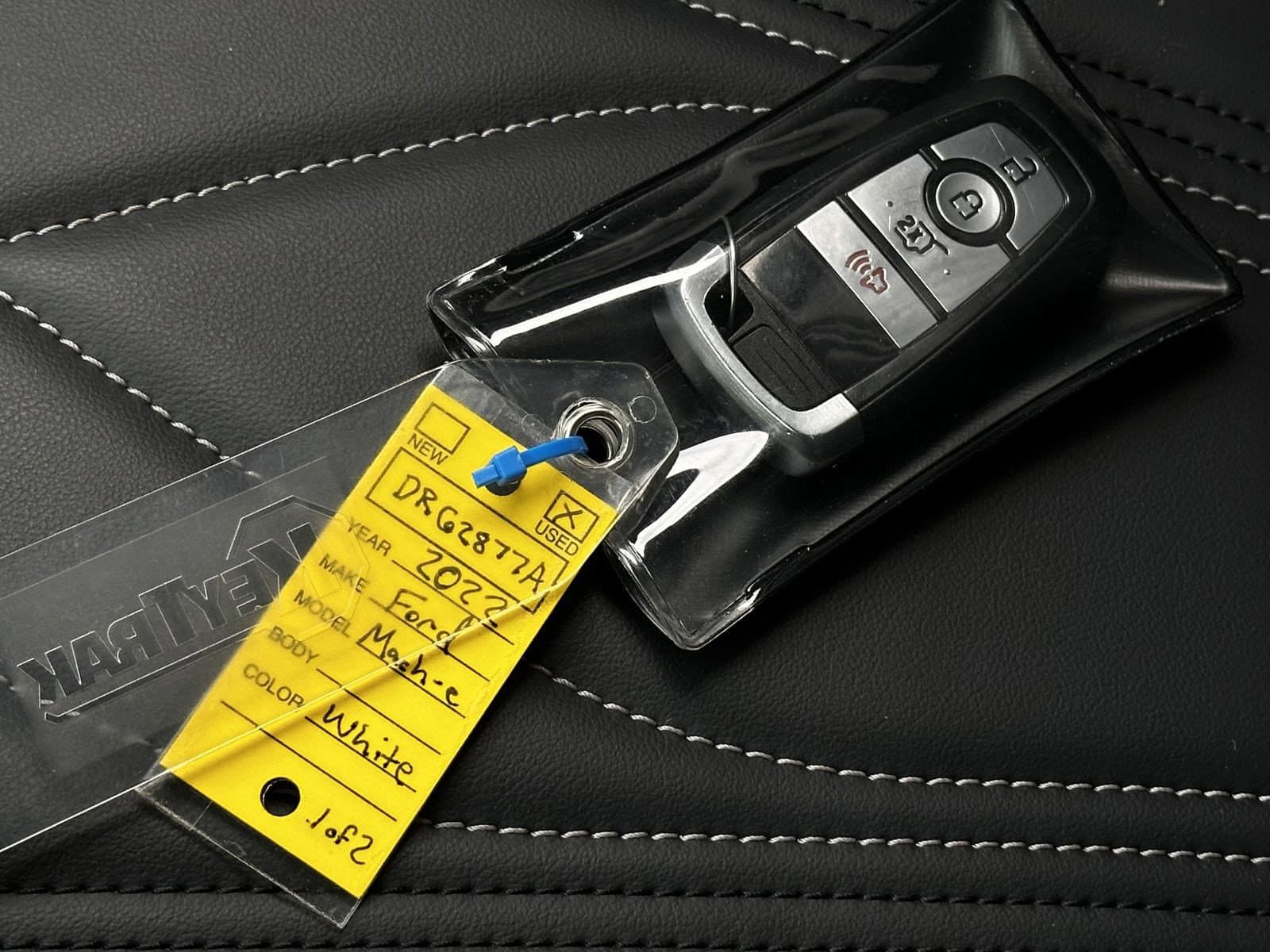 Vehicle photo 32