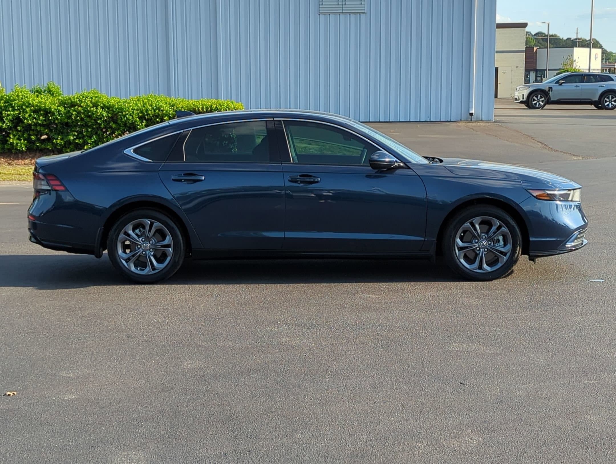 Vehicle photo 8