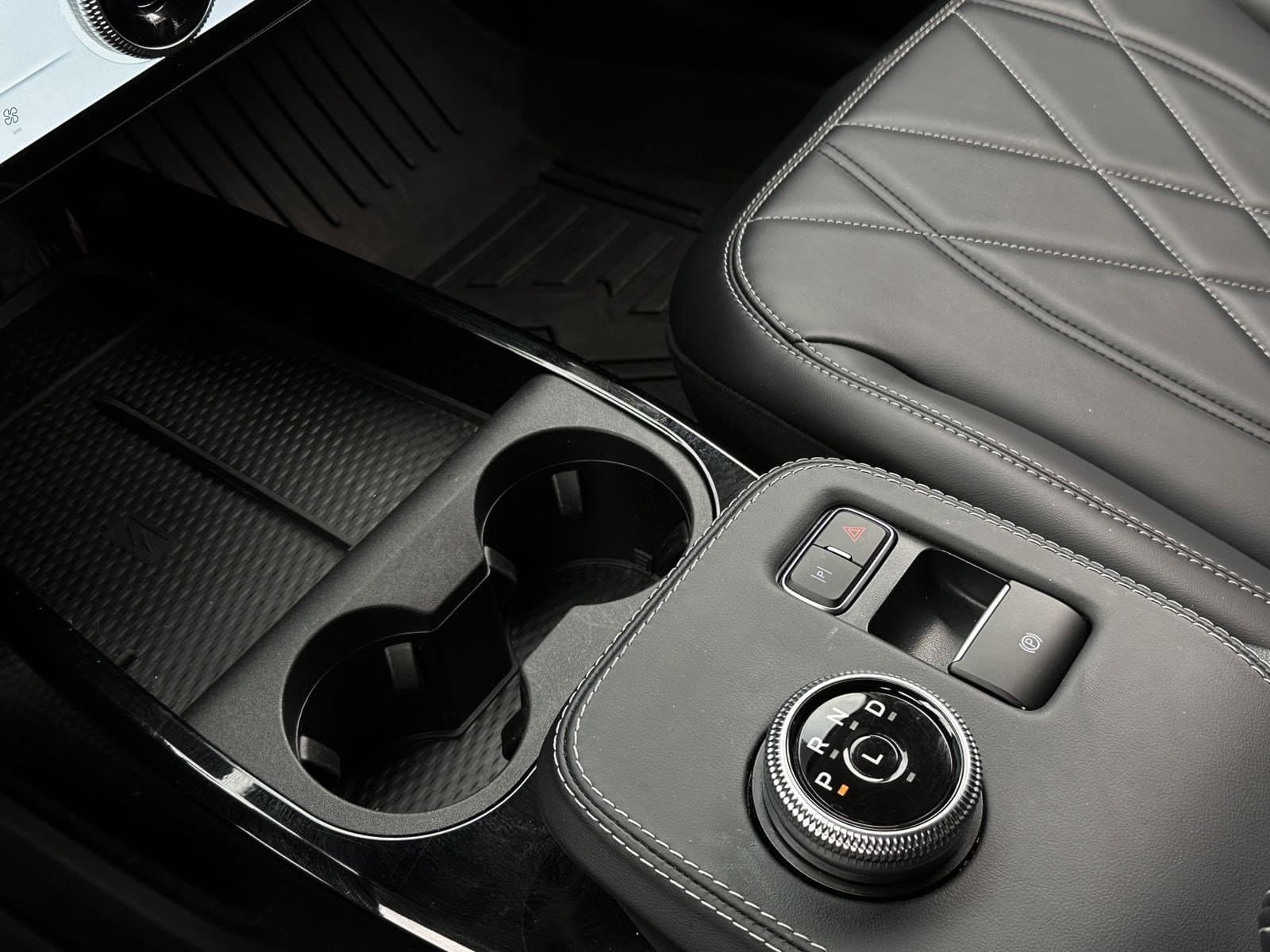 Vehicle photo 22