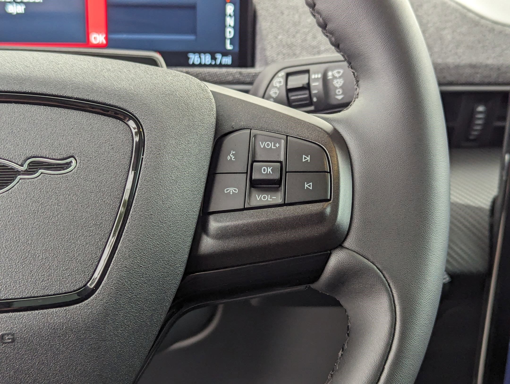 Vehicle photo 18