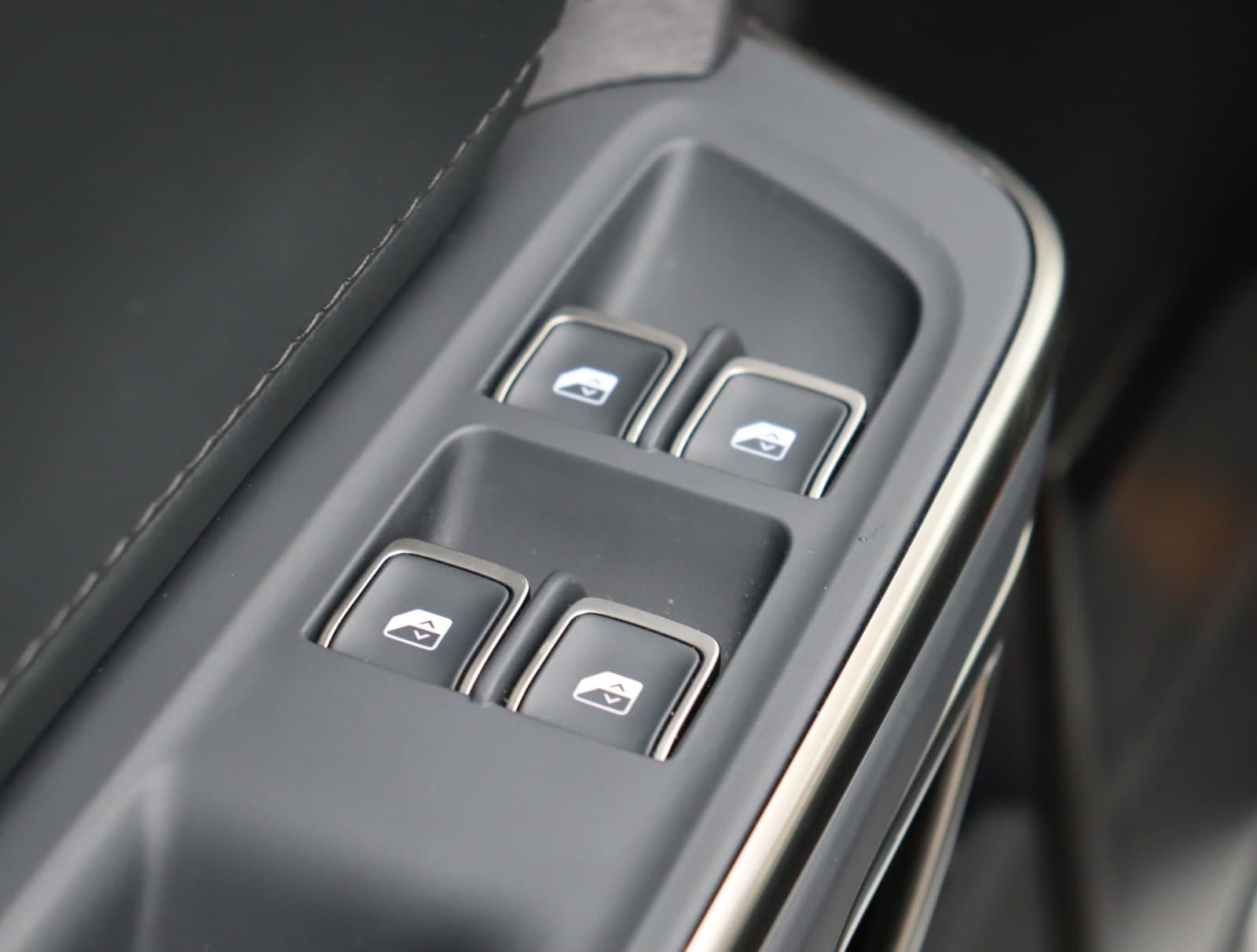 Vehicle photo 13