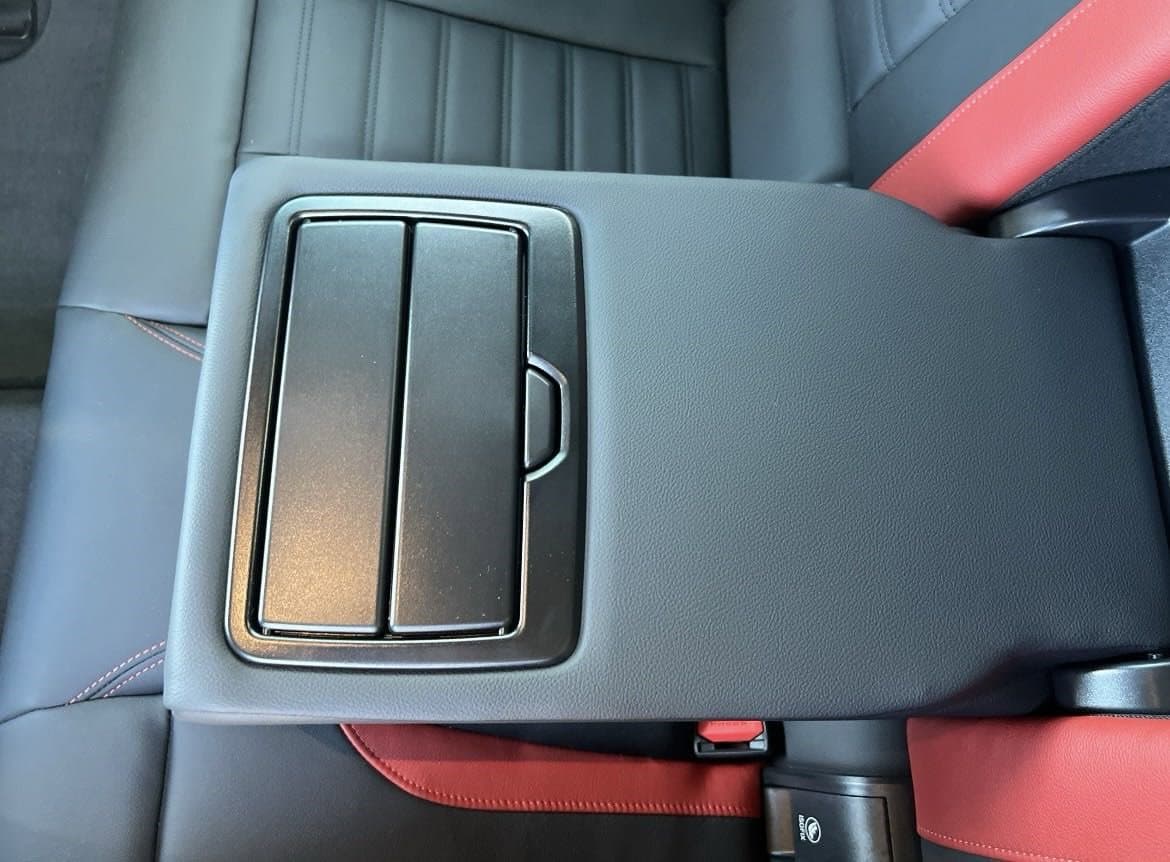 Vehicle photo 40
