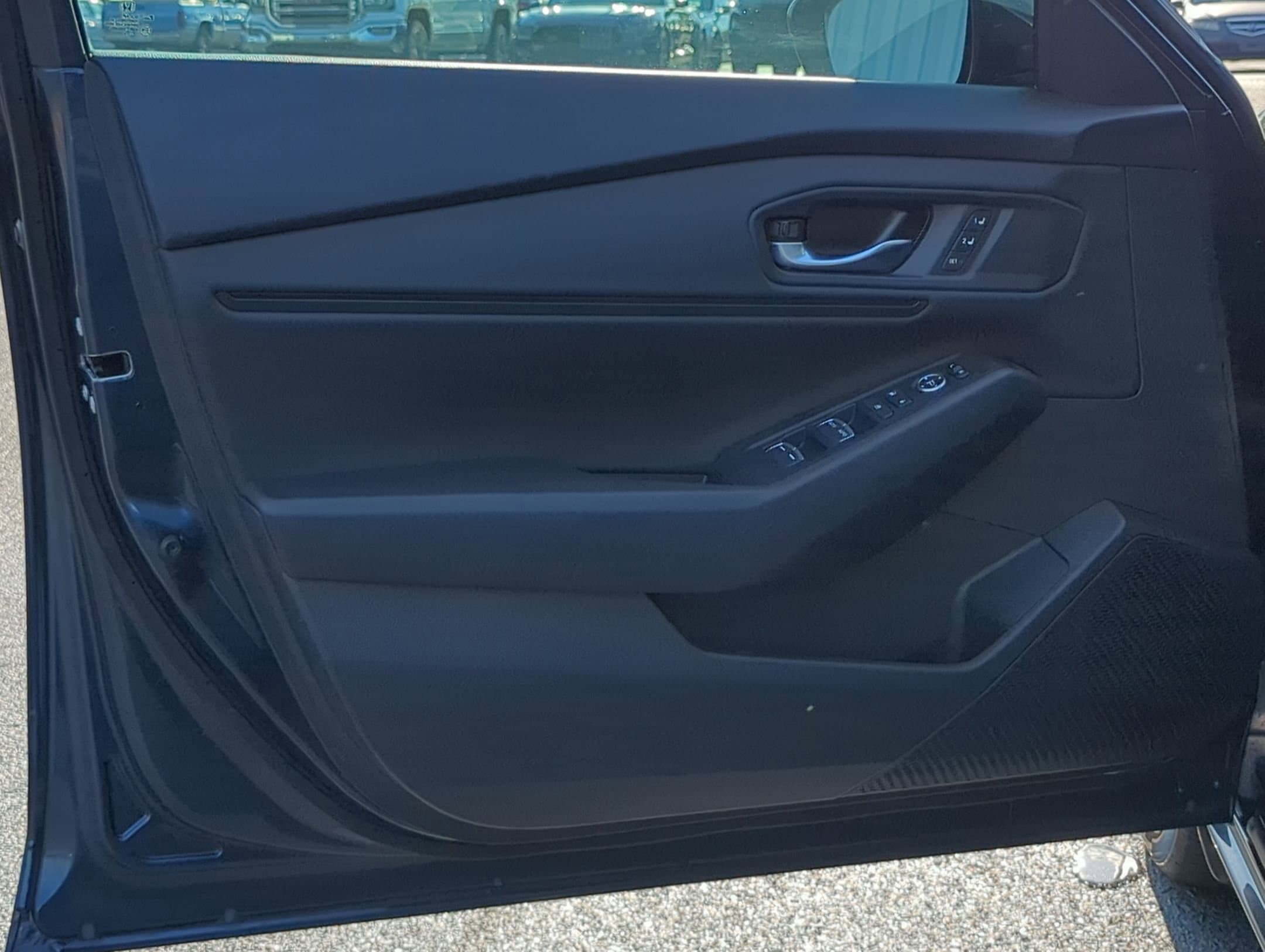 Vehicle photo 12