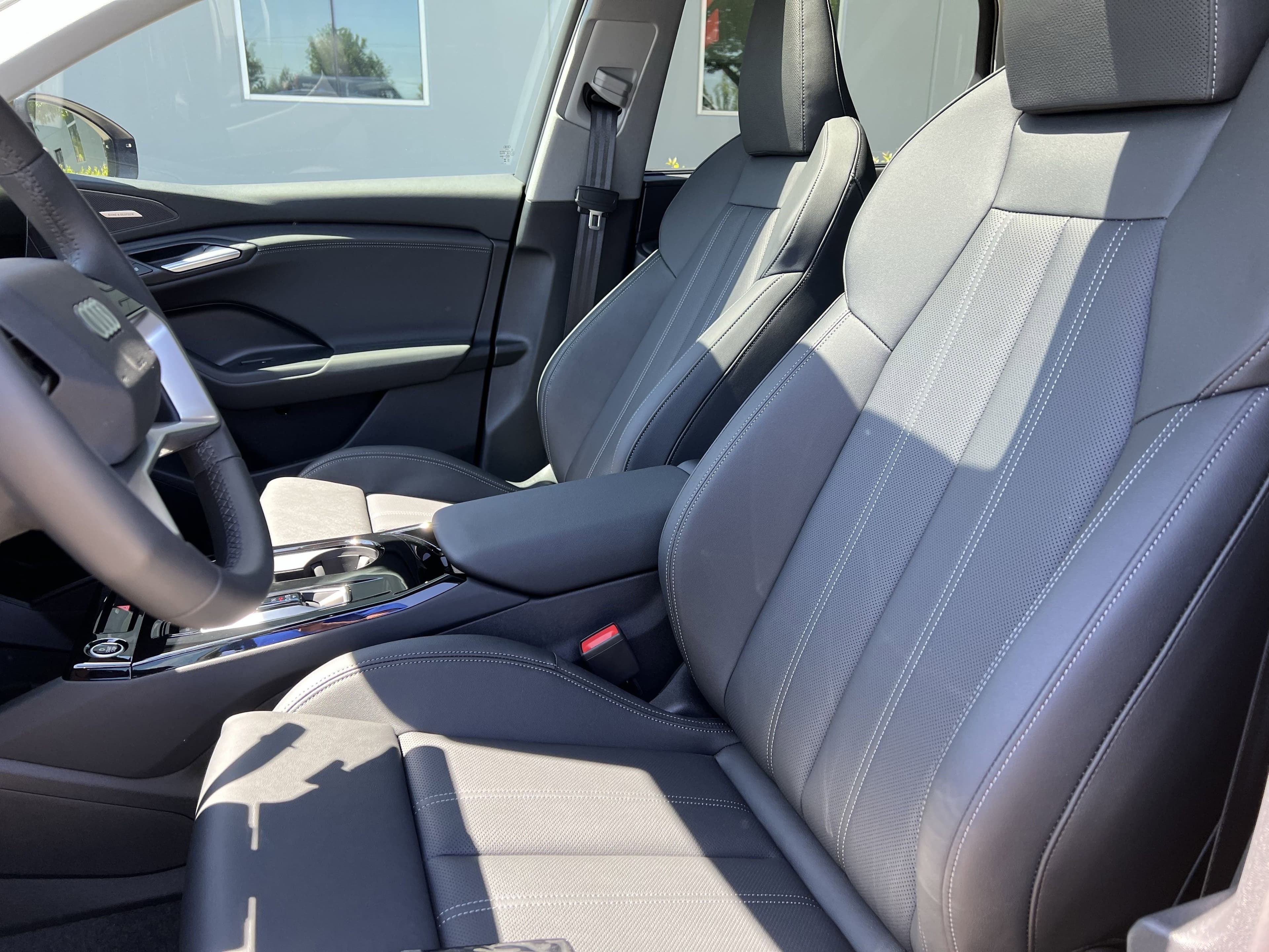 Vehicle photo 15