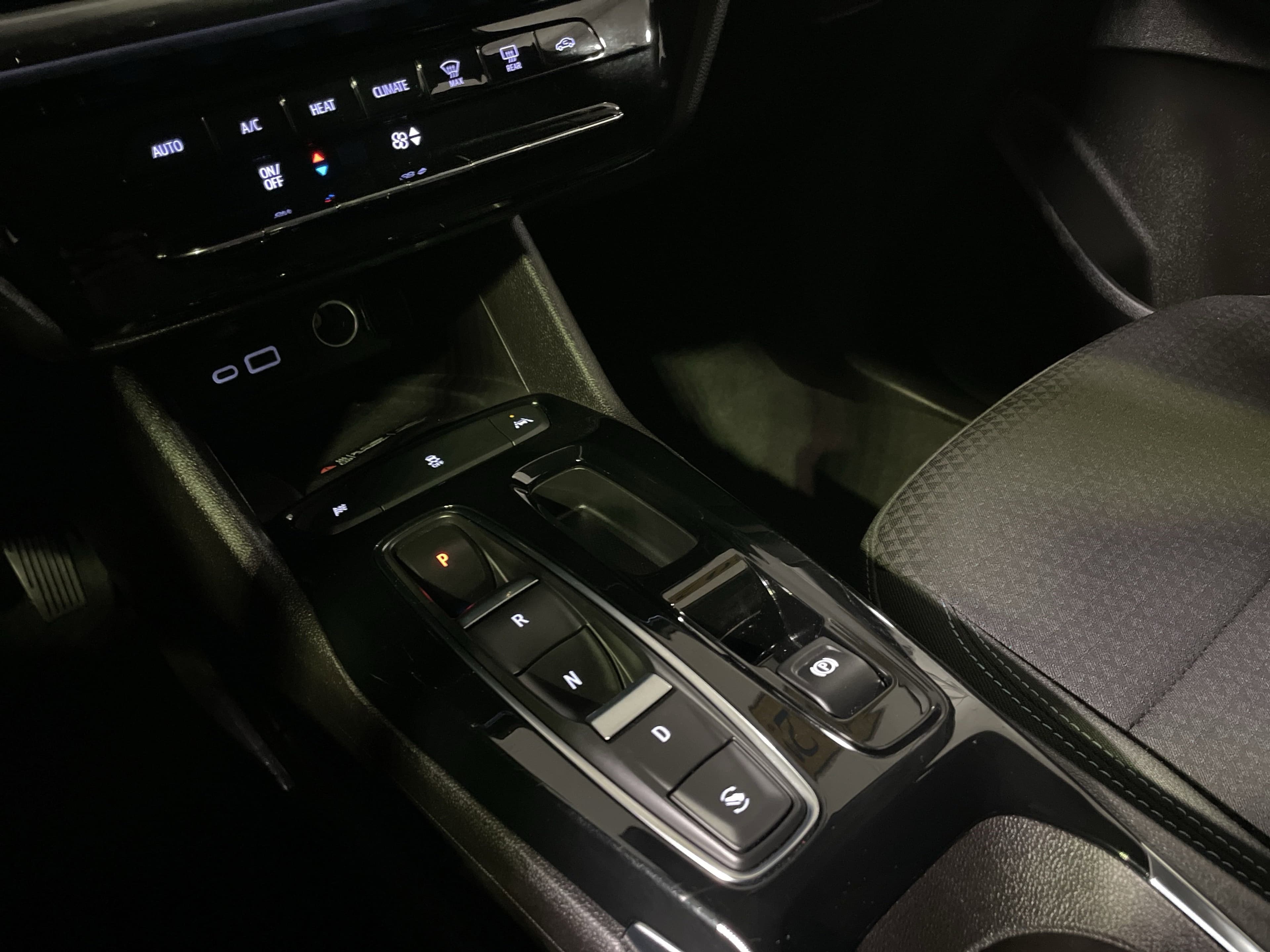 Vehicle photo 24