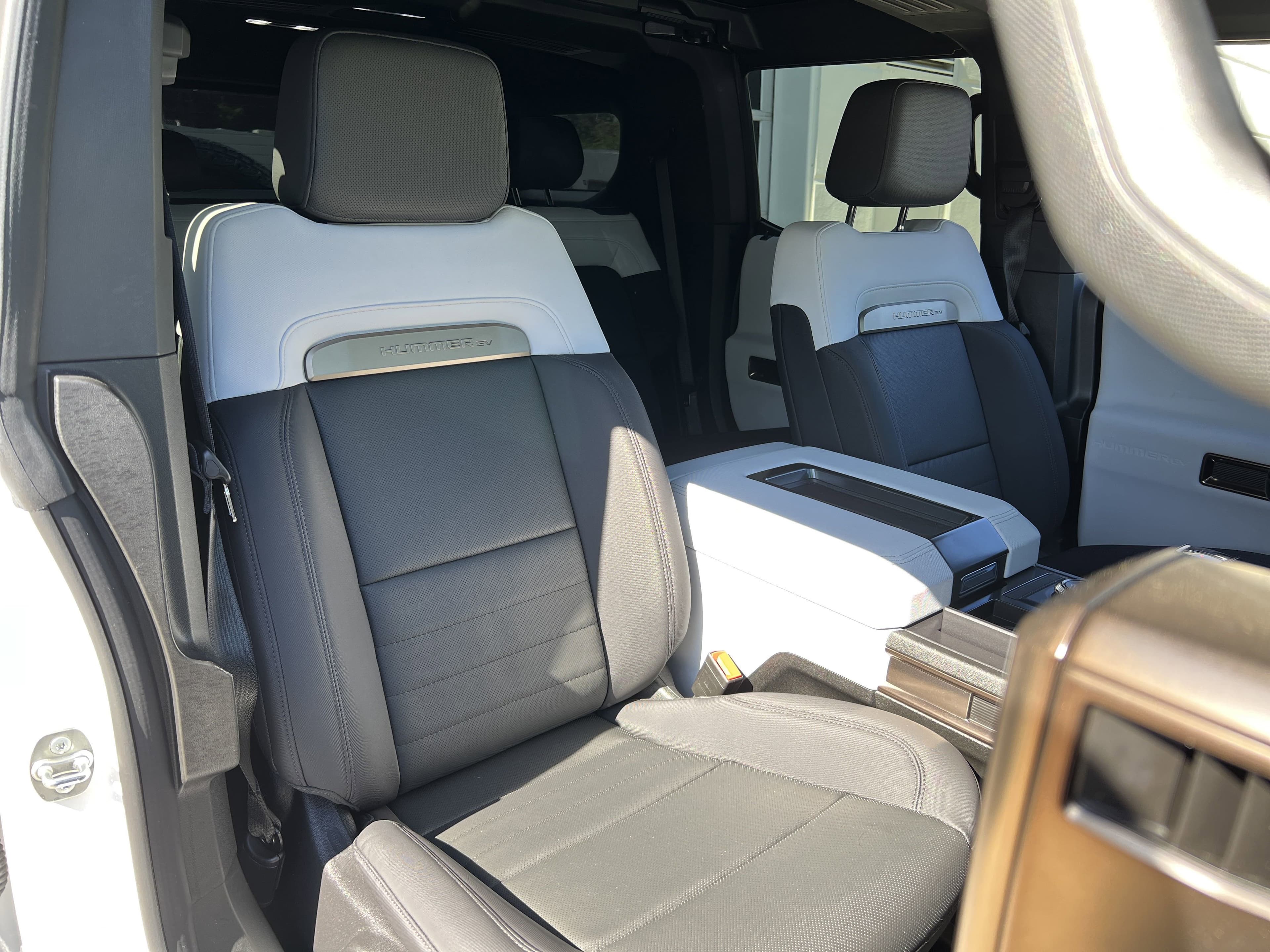 Vehicle photo 31