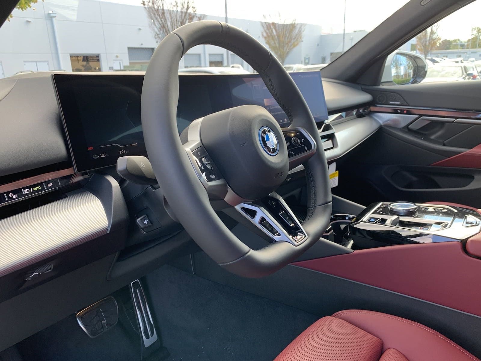 Vehicle photo 14