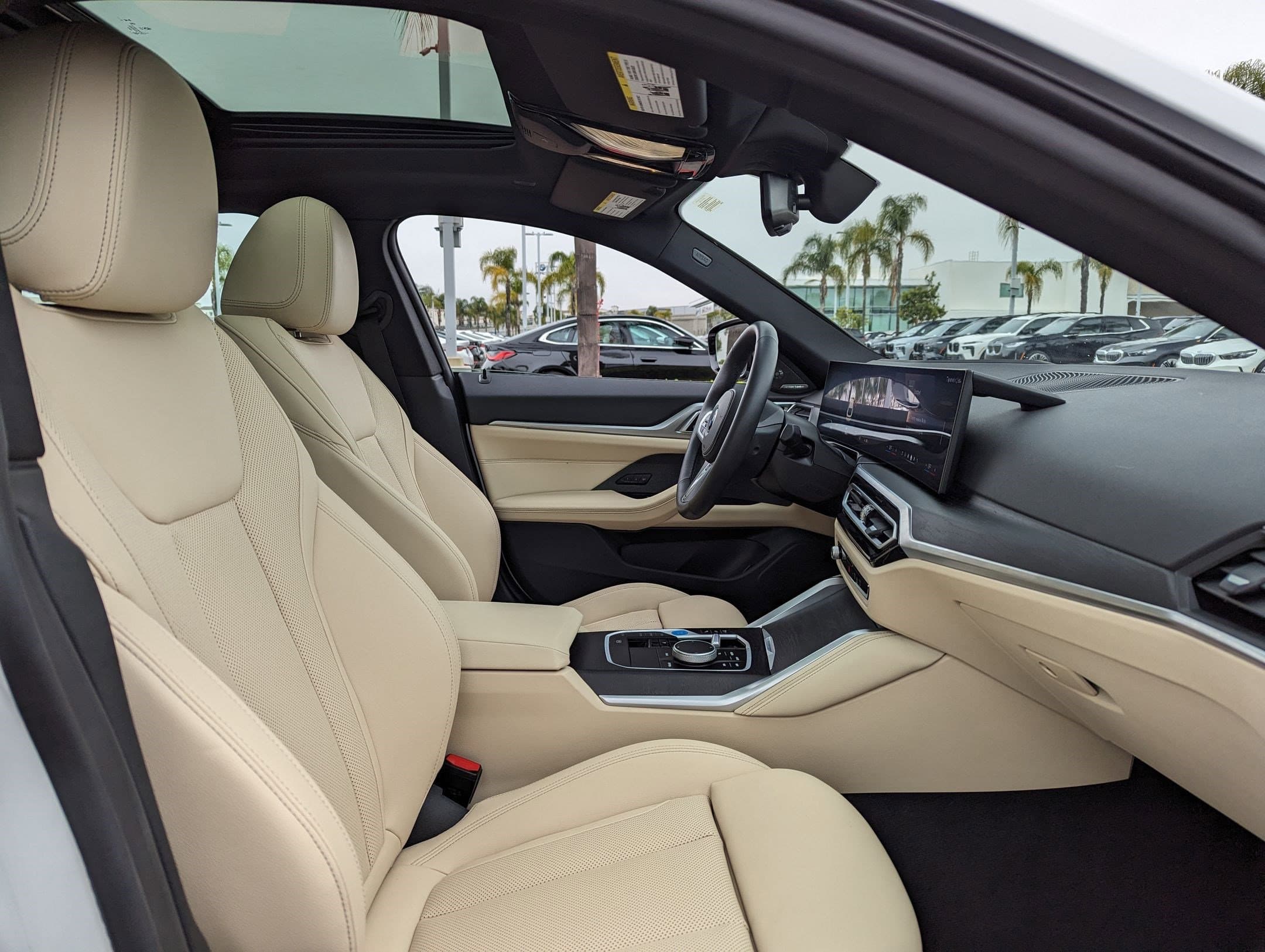 Vehicle photo 32