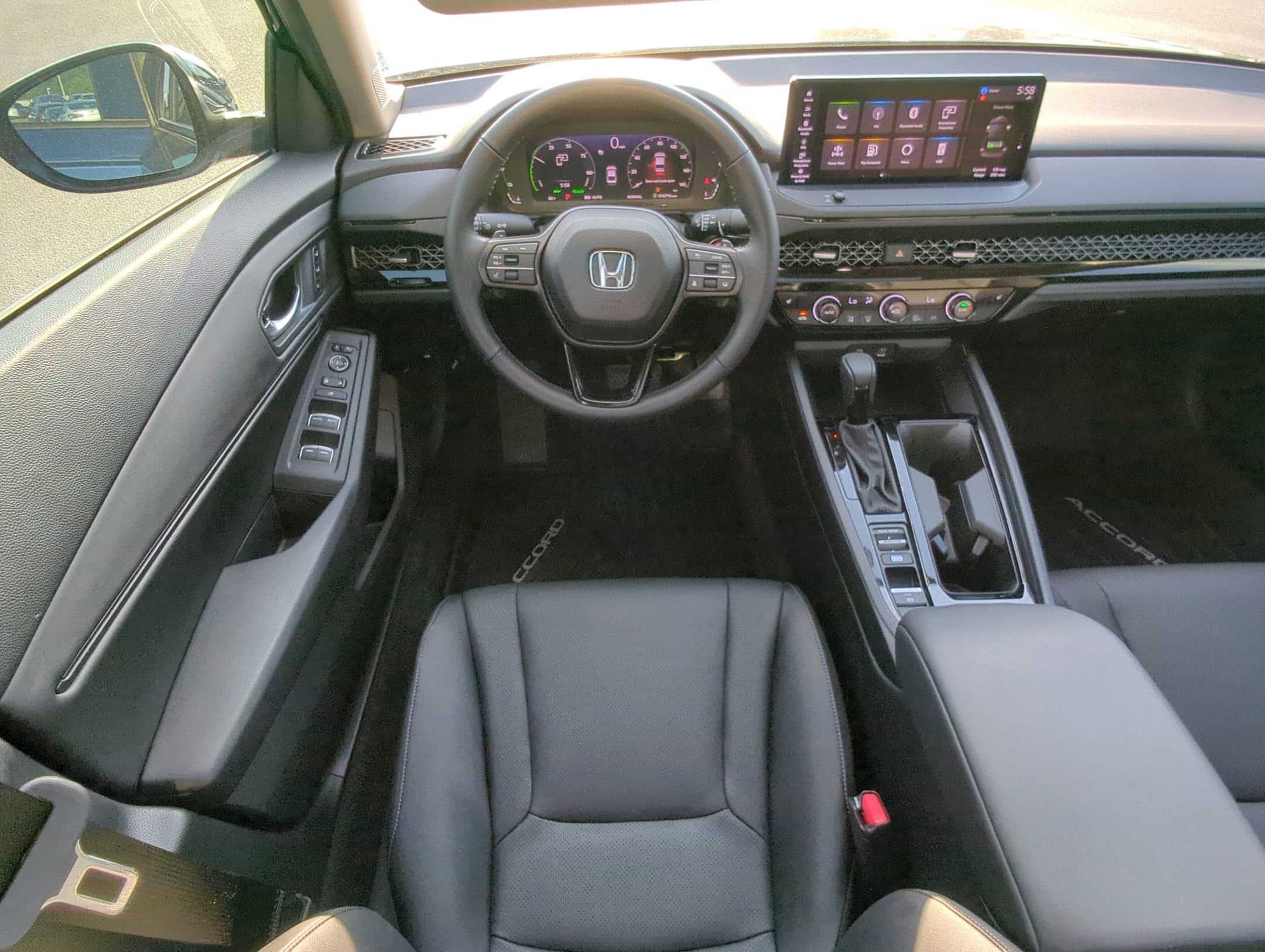 Vehicle photo 28