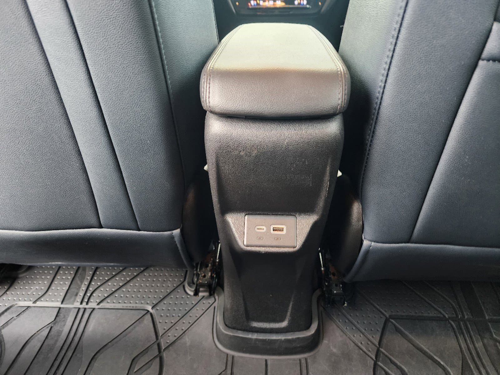 Vehicle photo 15