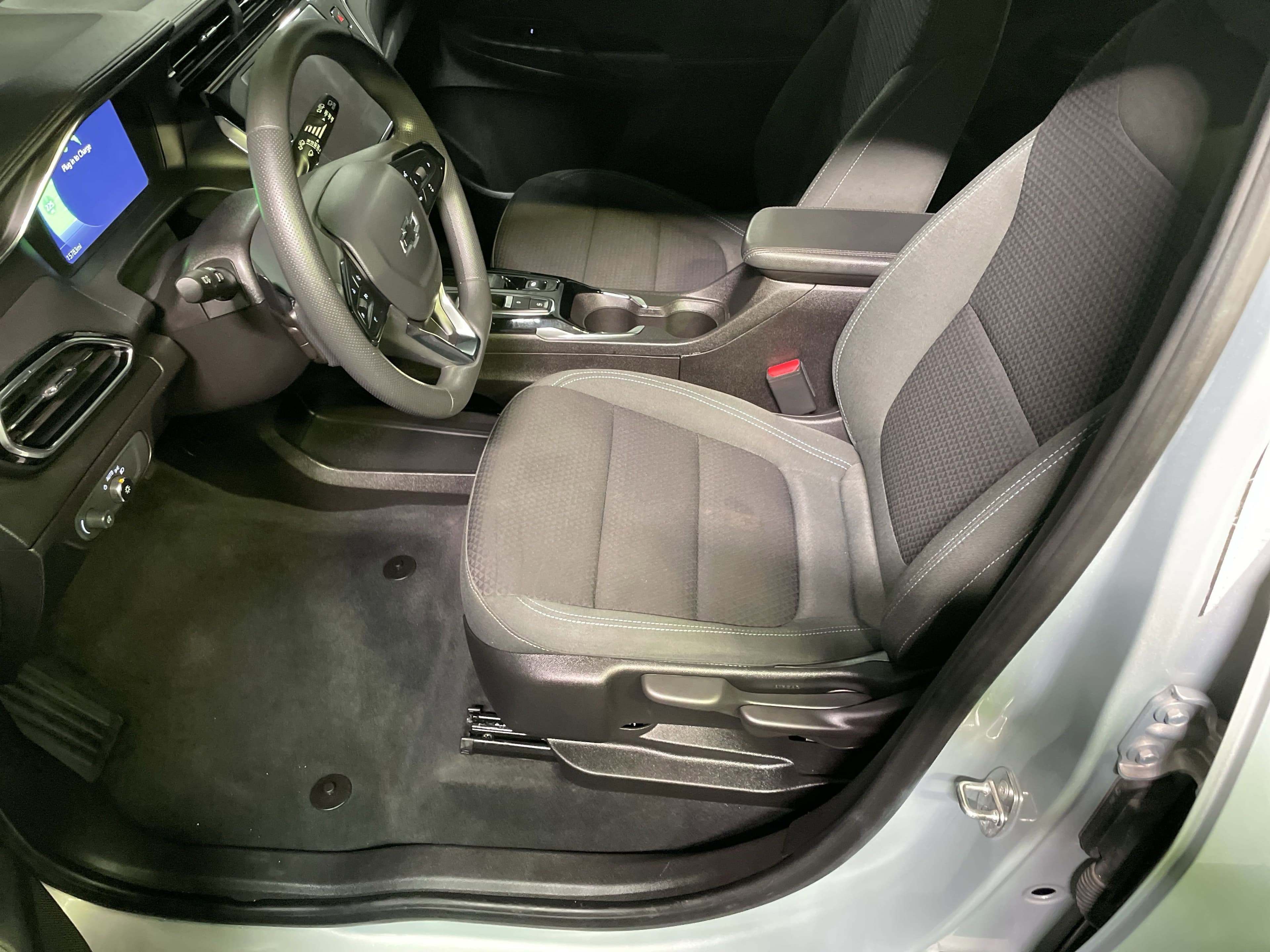 Vehicle photo 14