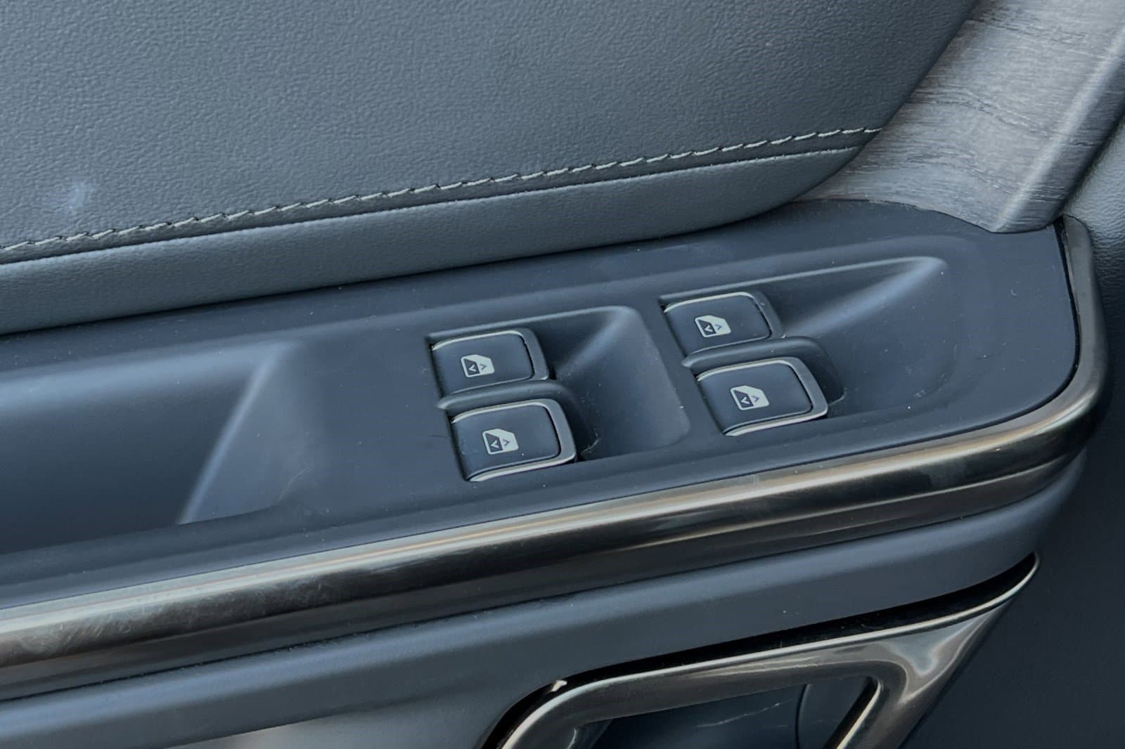 Vehicle photo 11