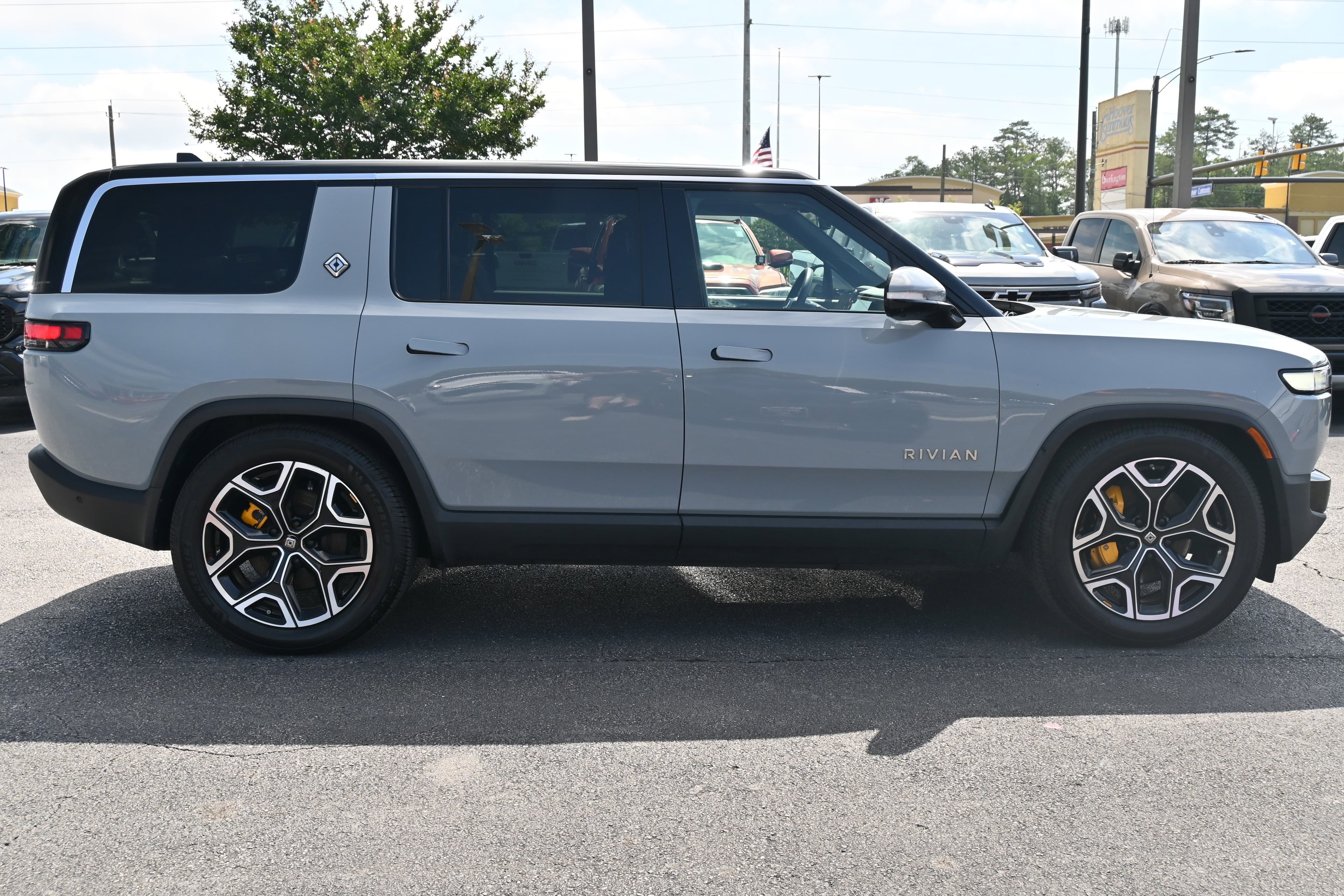Vehicle photo 9