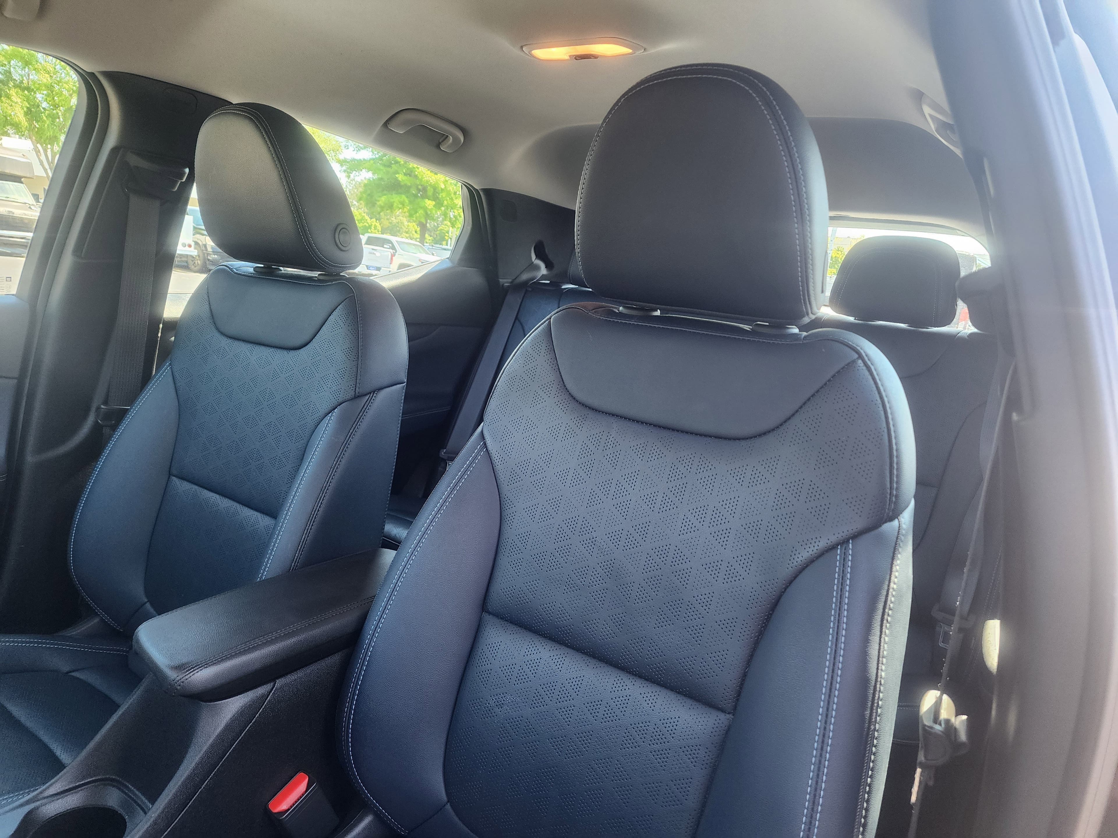 Vehicle photo 19