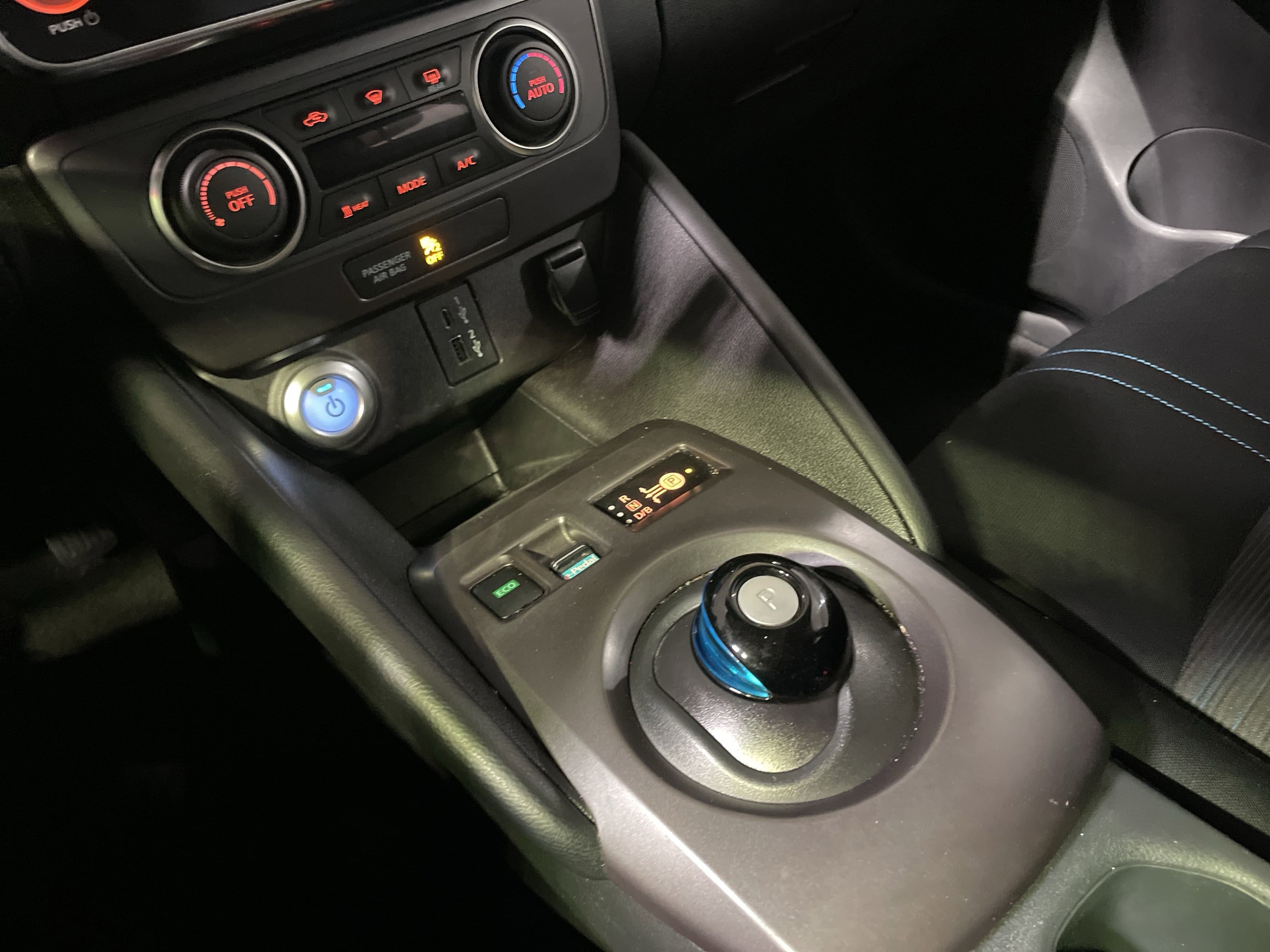 Vehicle photo 24