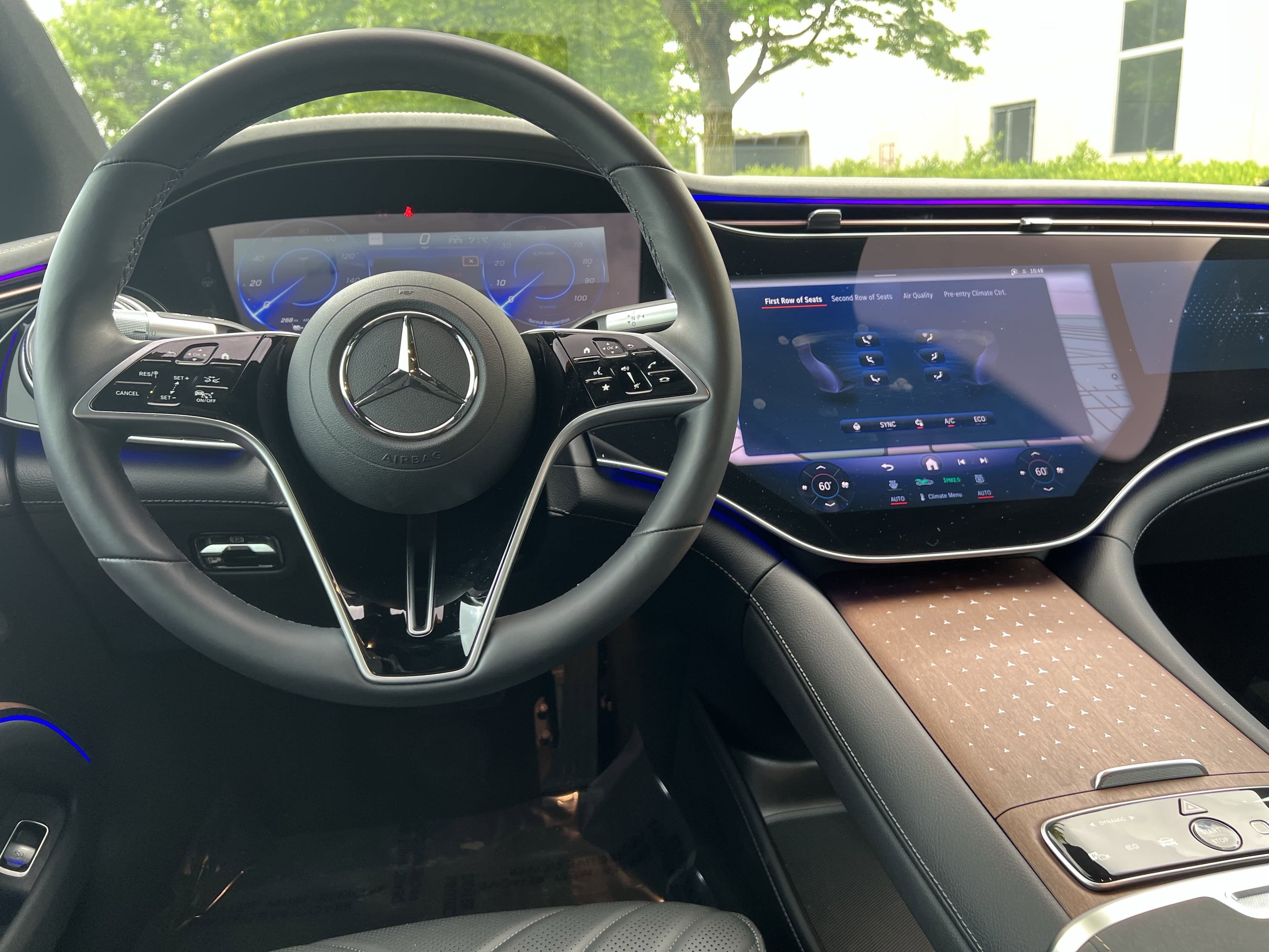 Vehicle photo 28
