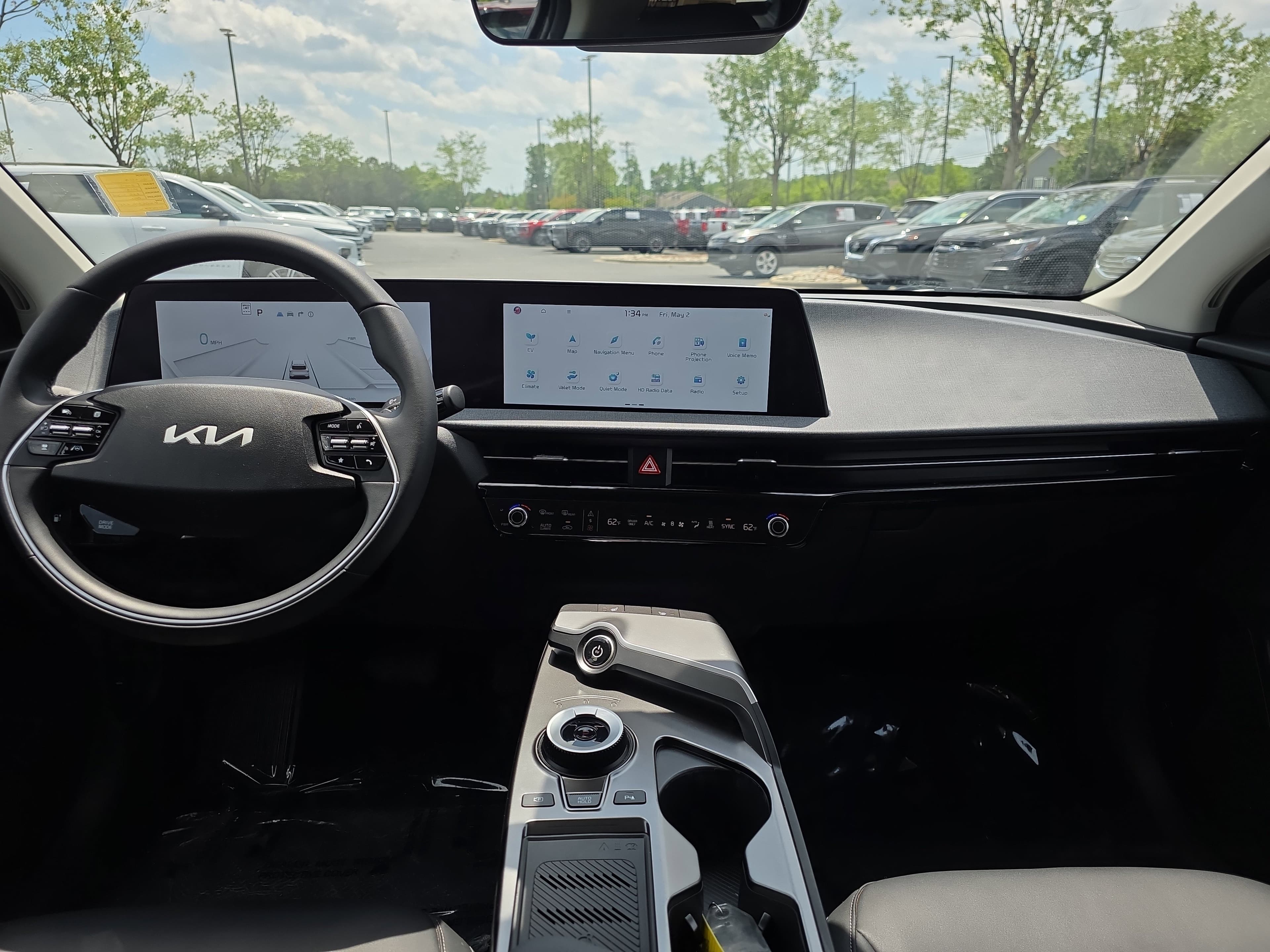 Vehicle photo 26