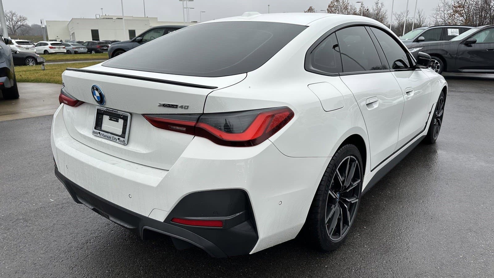 Vehicle photo 8