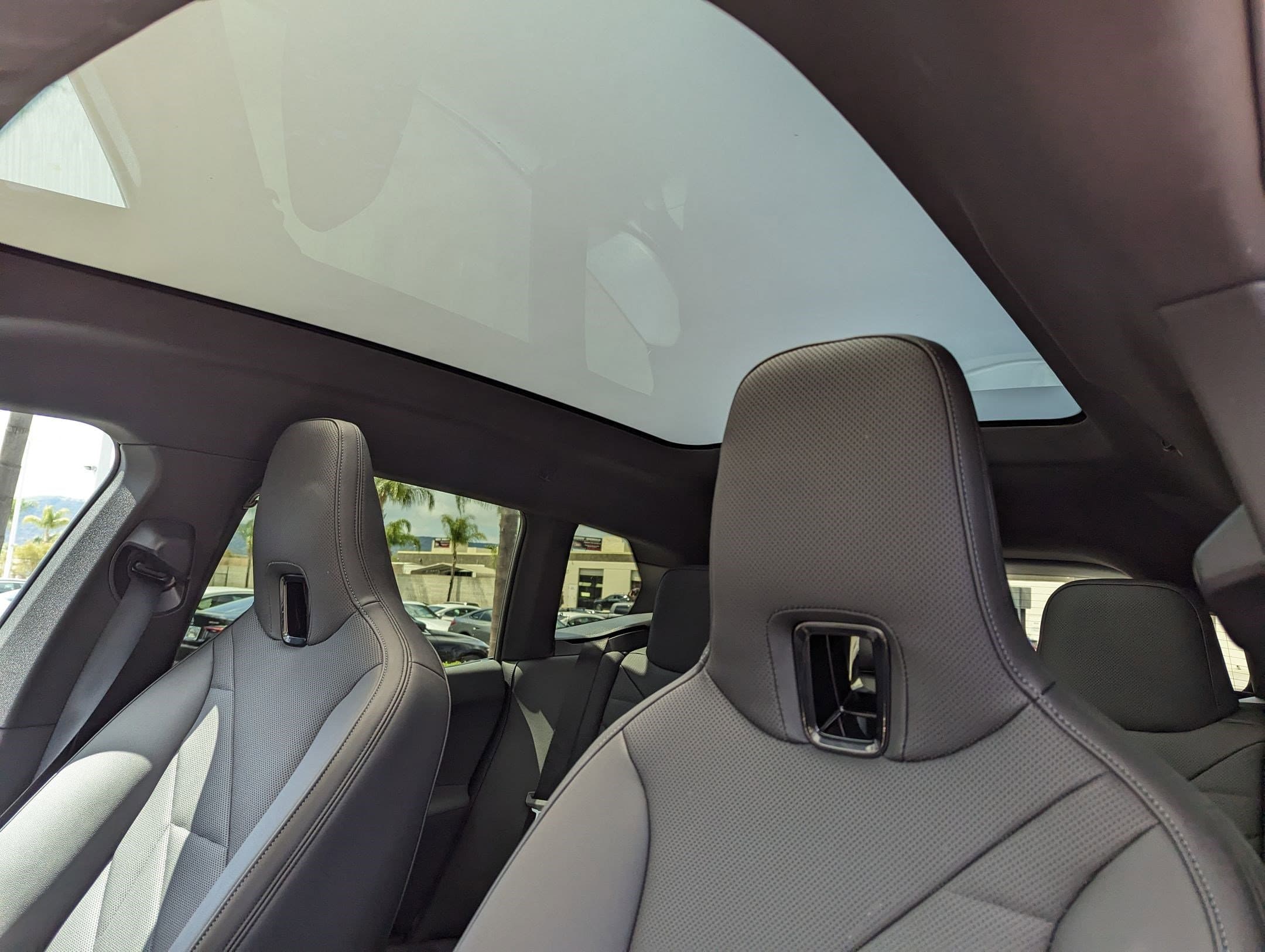 Vehicle photo 27
