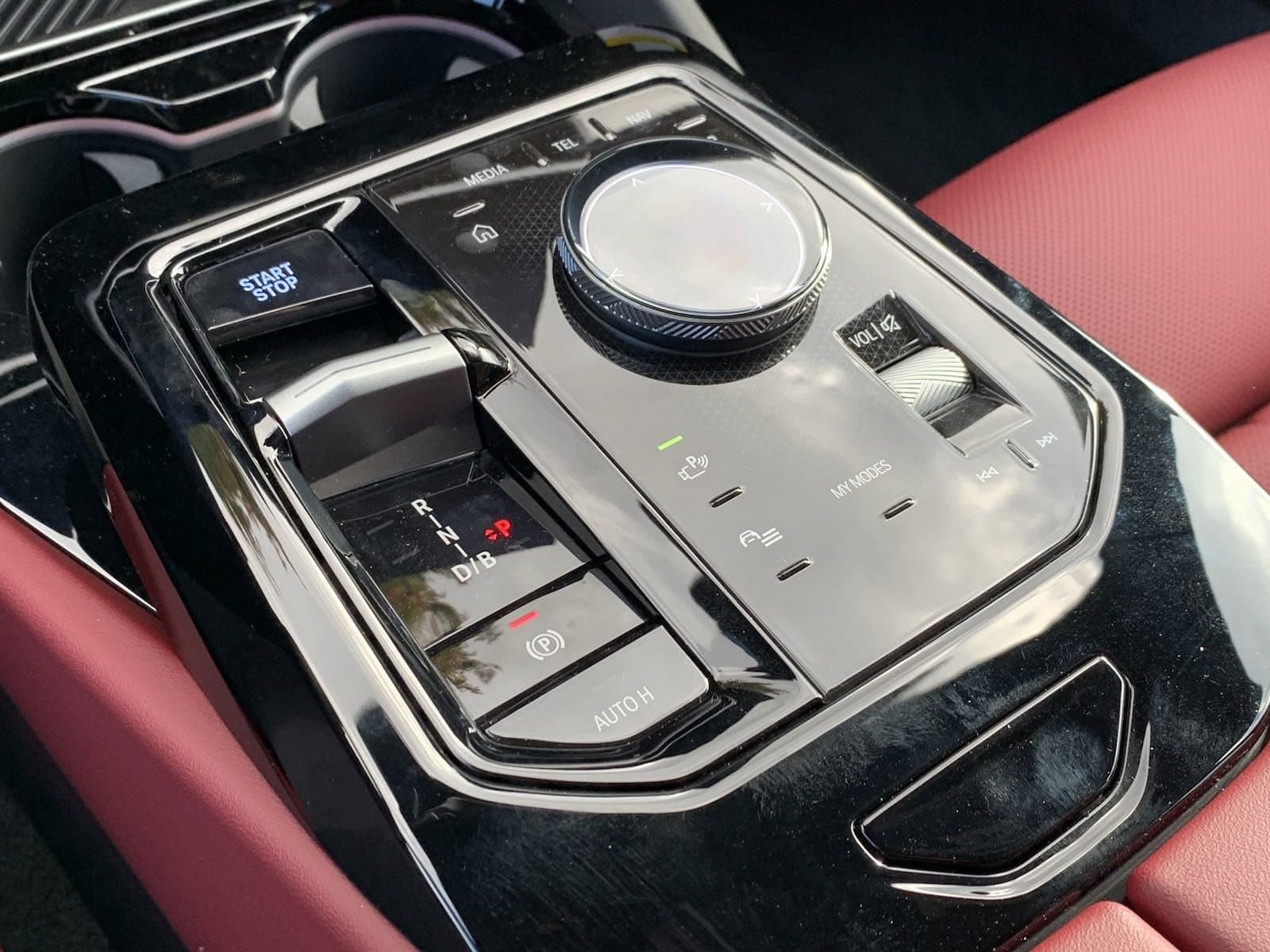 Vehicle photo 27