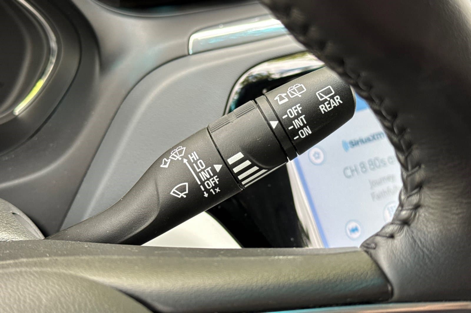 Vehicle photo 30