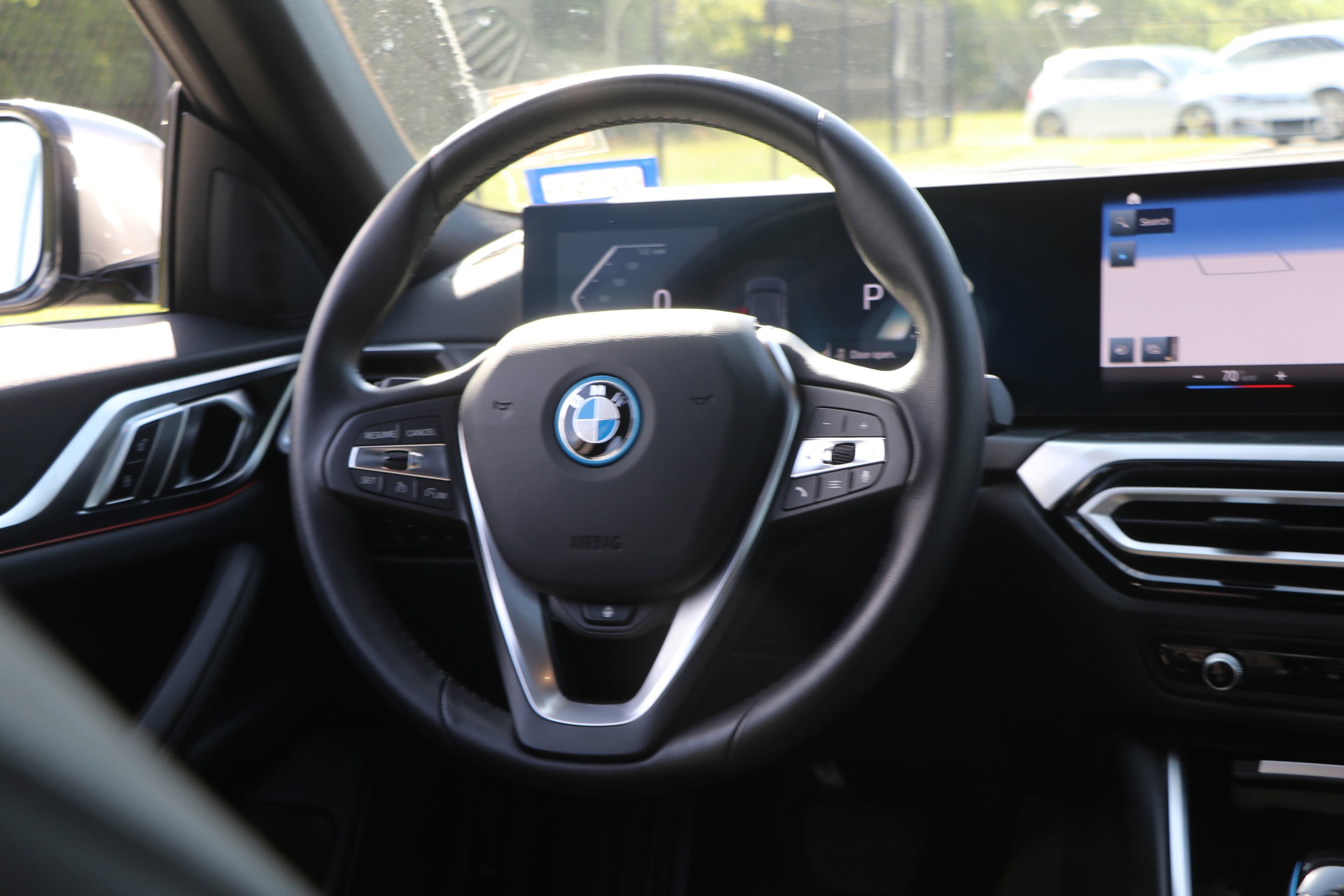 Vehicle photo 28