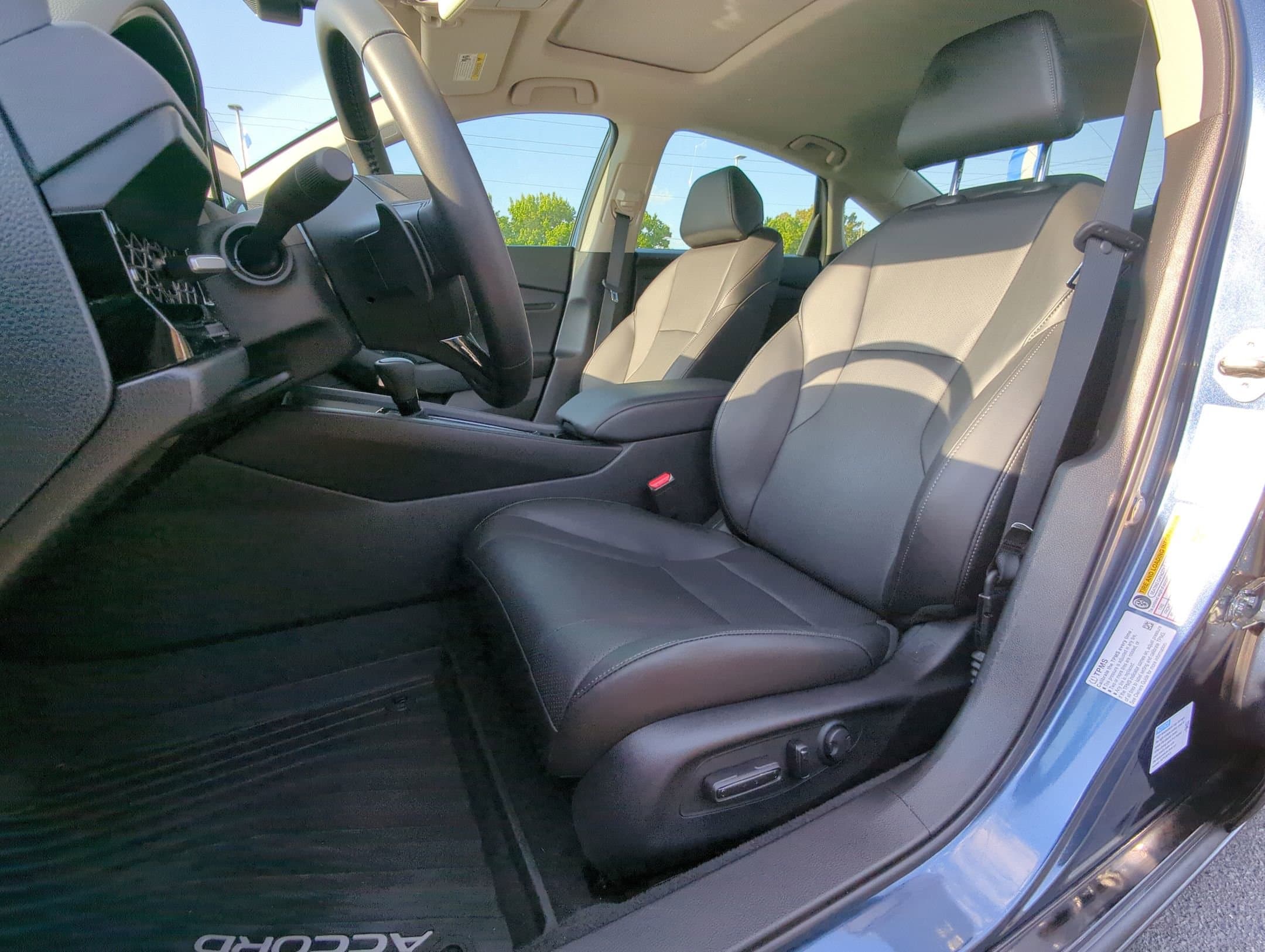 Vehicle photo 14