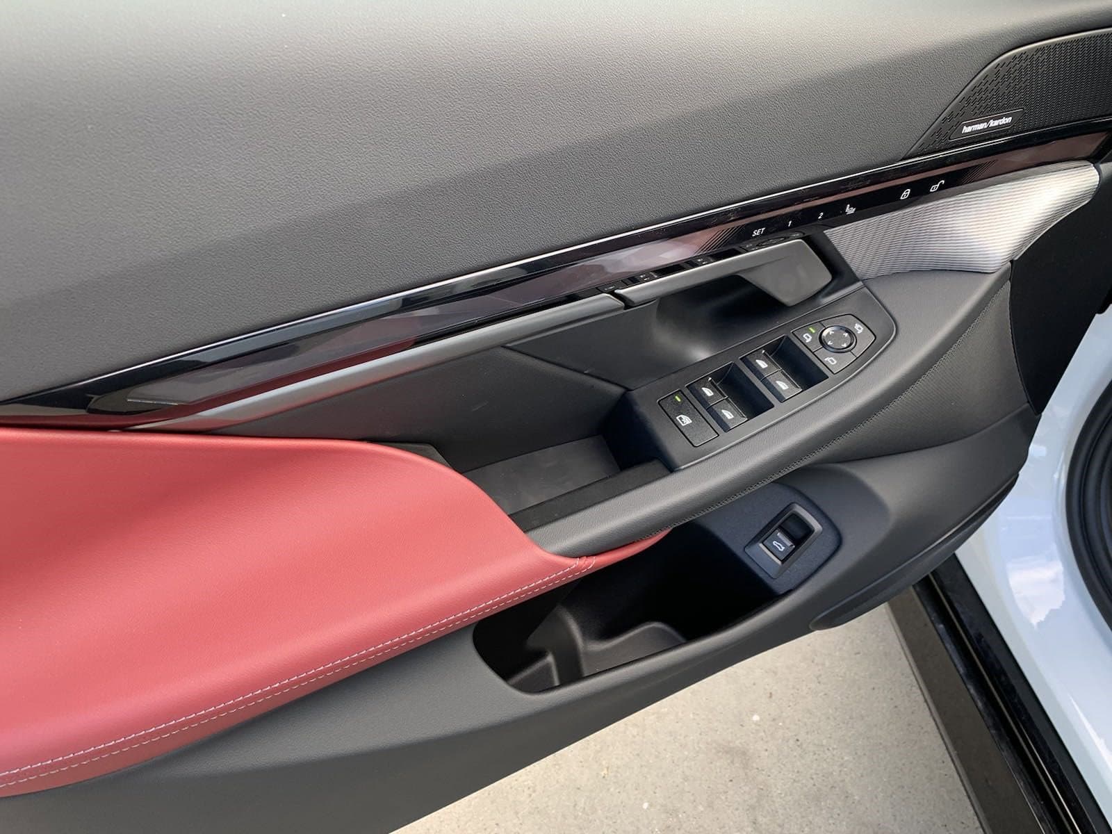 Vehicle photo 11