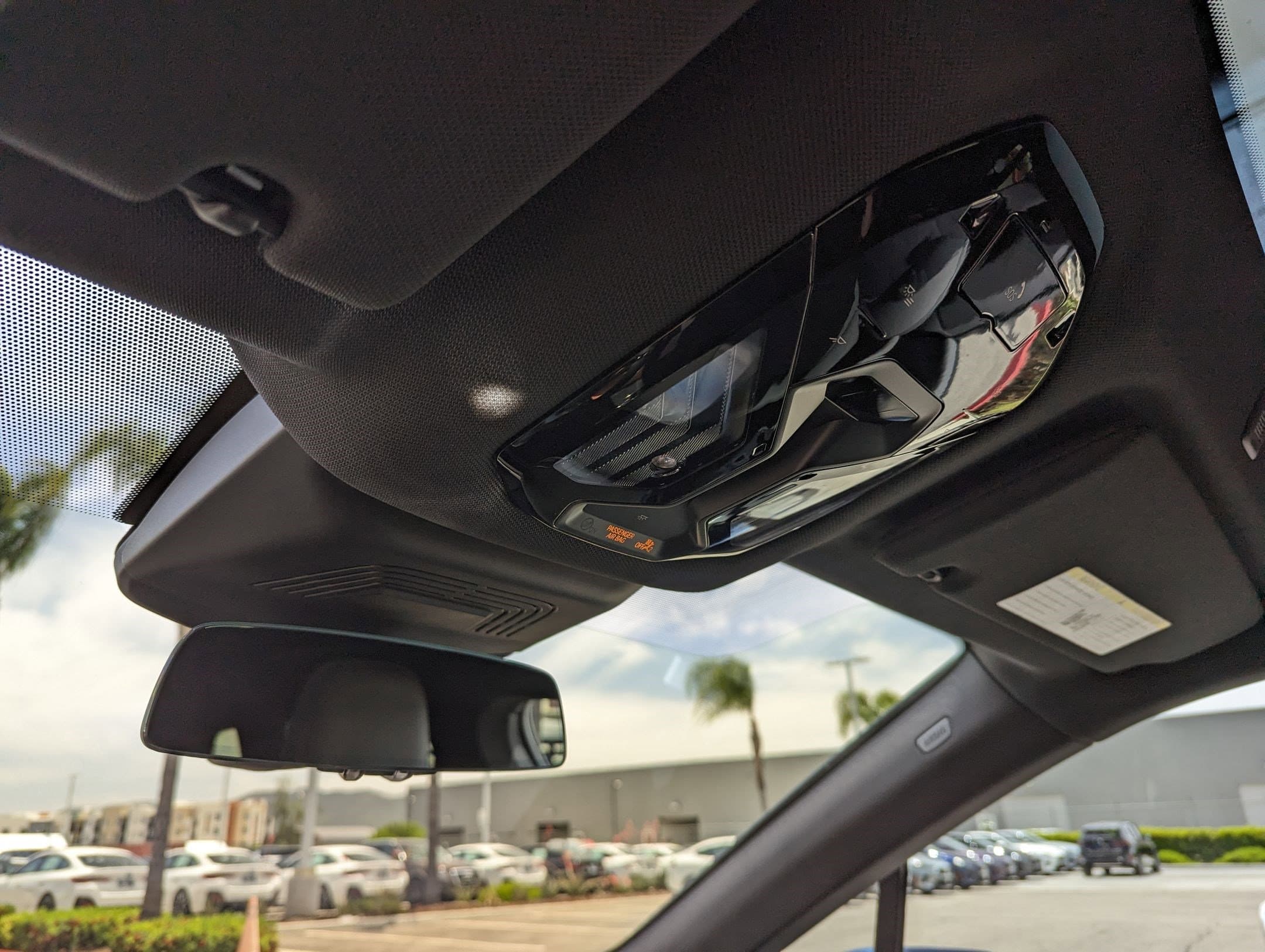 Vehicle photo 26