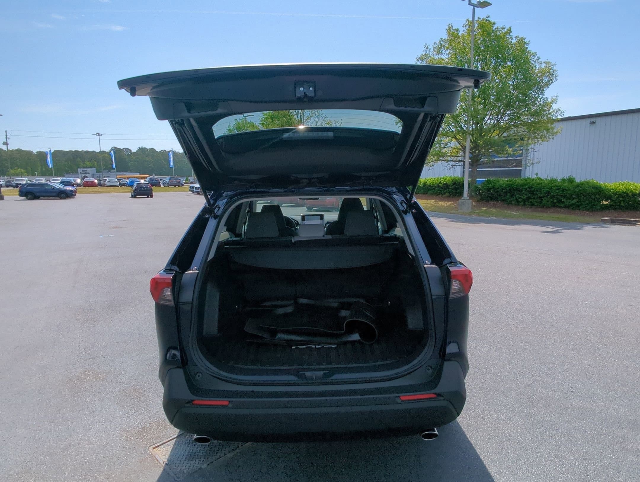 Vehicle photo 26