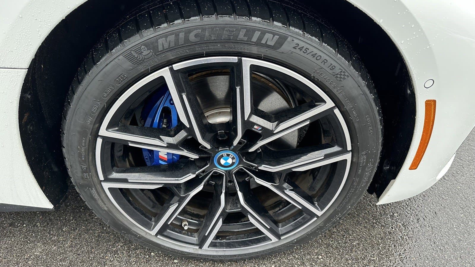 Vehicle photo 13